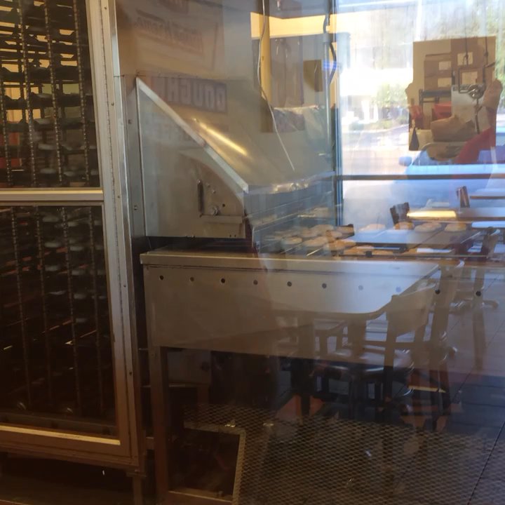 Krispy Kreme - Watching the donuts! - Donuts Near Me - Memphis, Tennessee