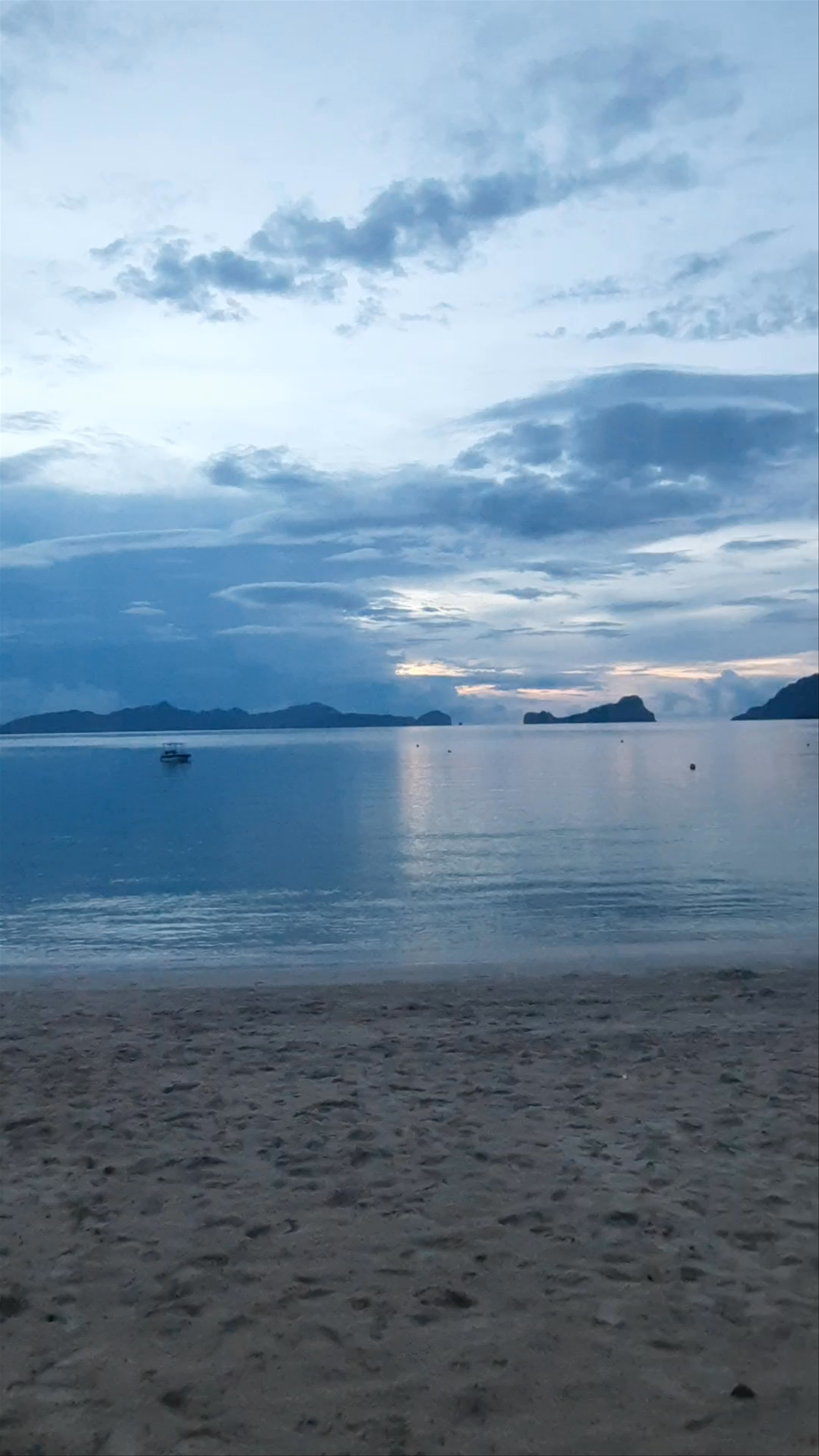 Vanilla Beach El Nido: Serene Sunset at Palawan’s Coastal Gem