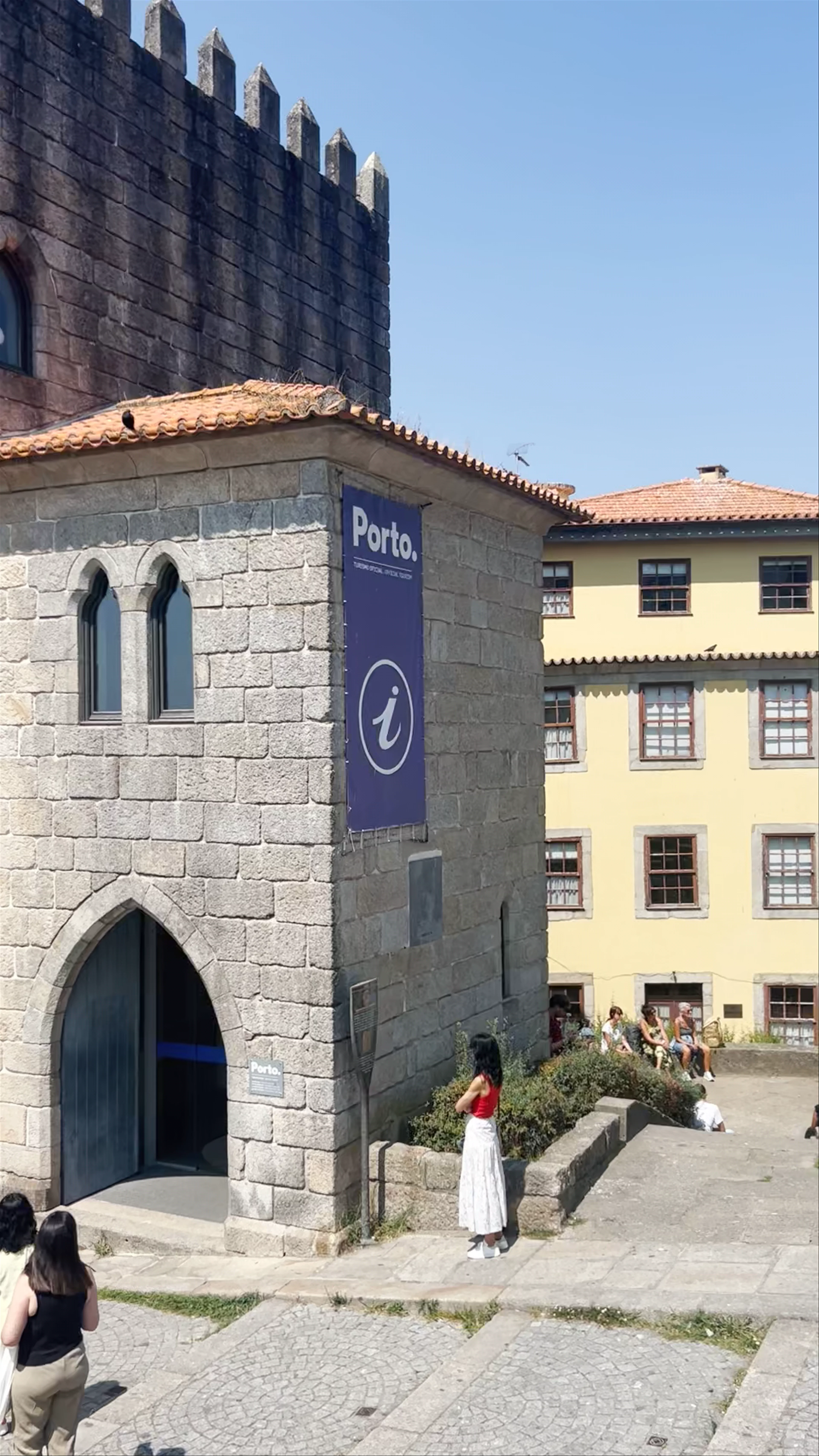Oficina de turismo de Oporto-Catedral, Cç de Dom Pedro Pitões
