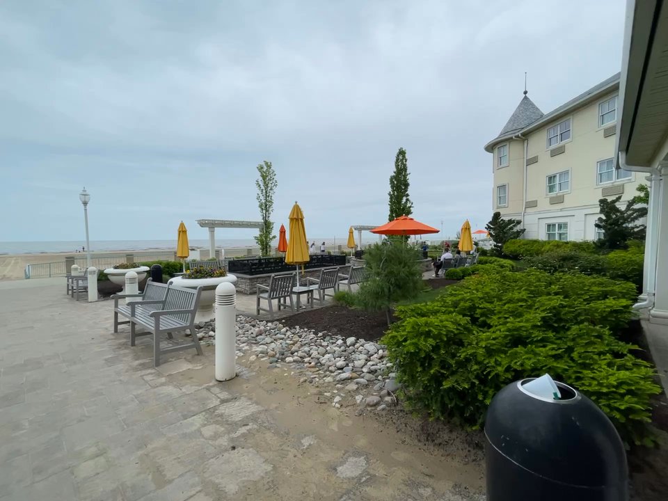 Hotel Breakers - Hotels Near Me - Sandusky, Ohio