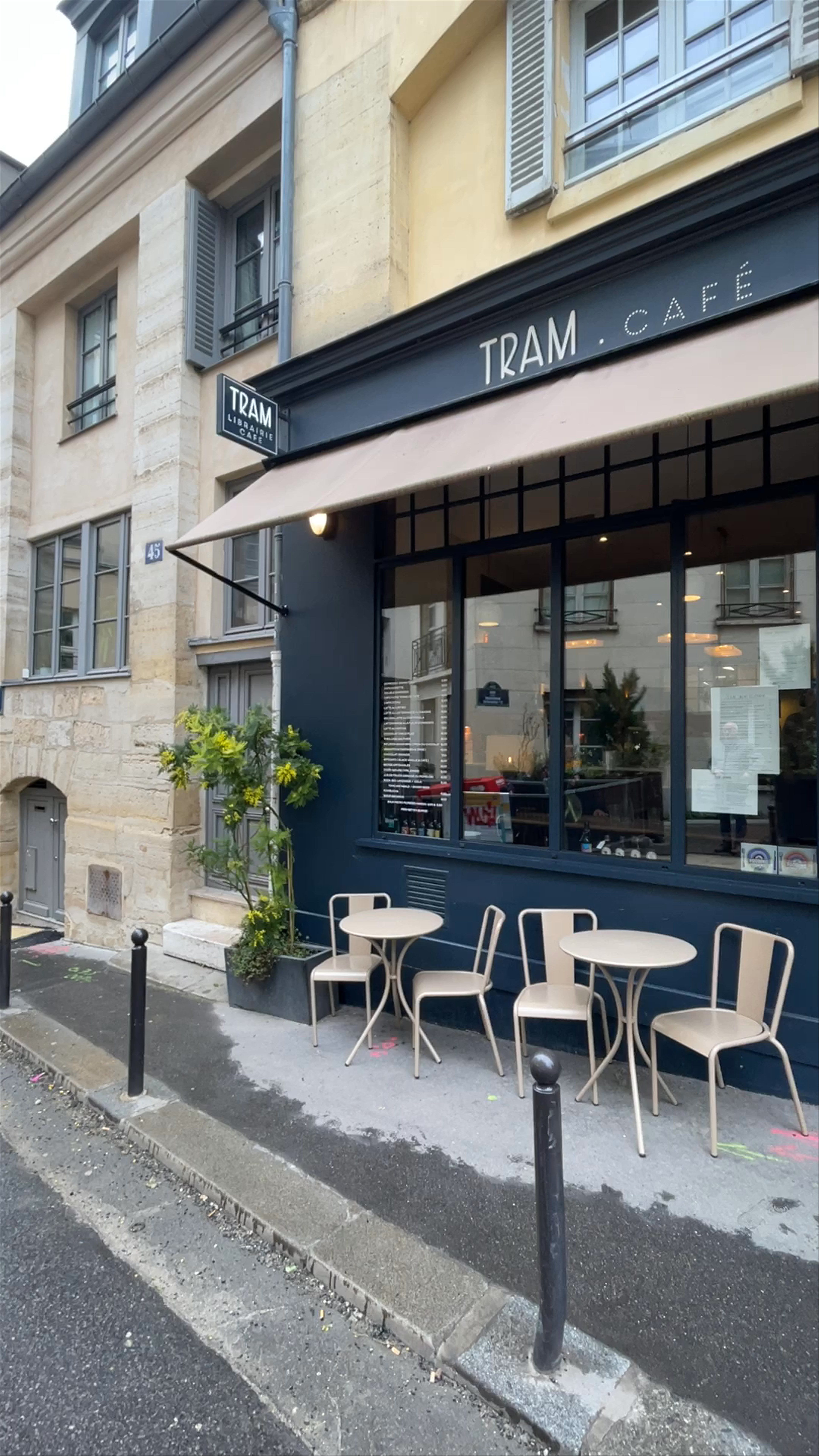TRAM Café-Restaurant: Parisian Cozy Charm on Rue de la Montagne Sainte Geneviève