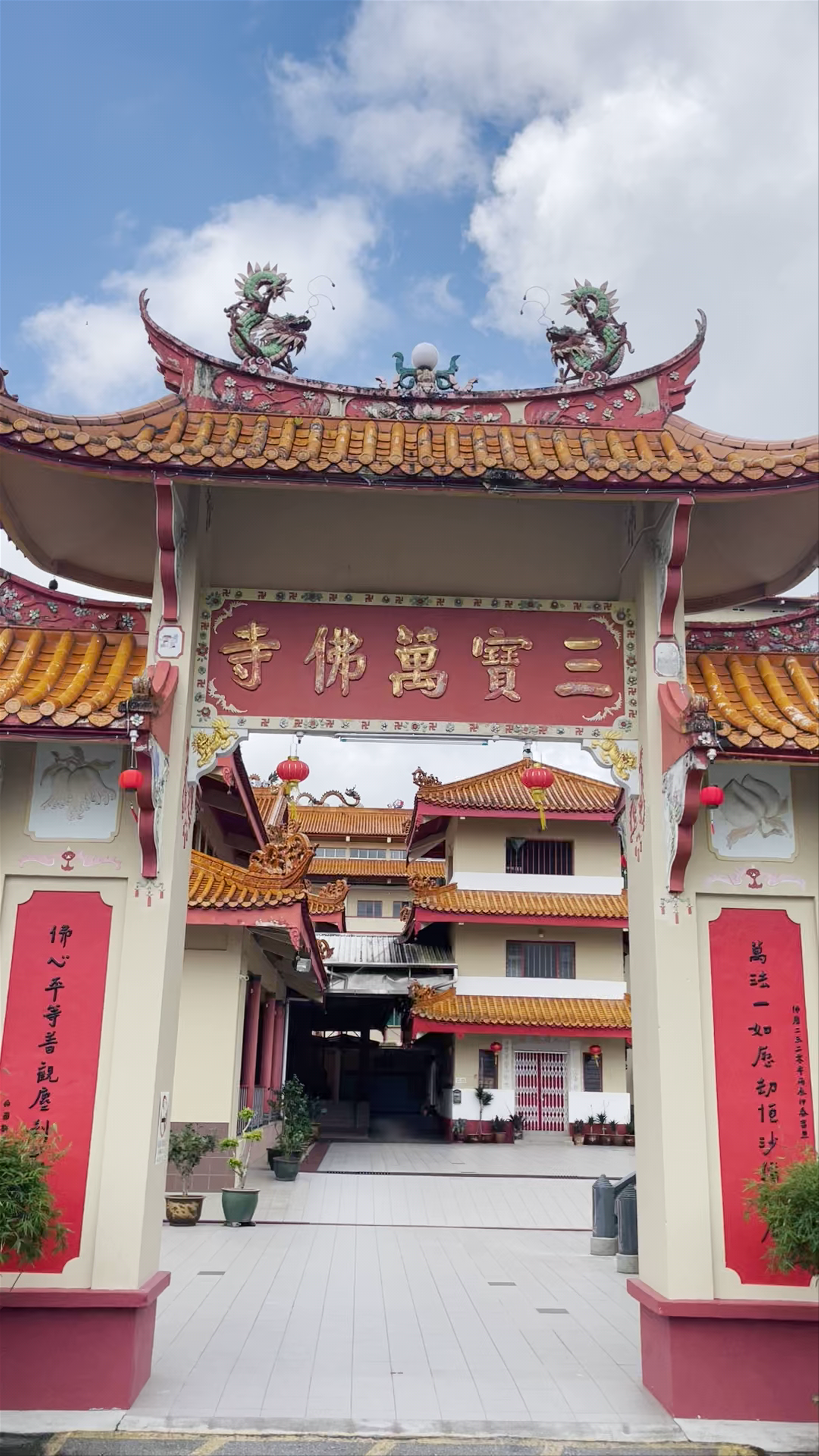 Sam Poh Temple