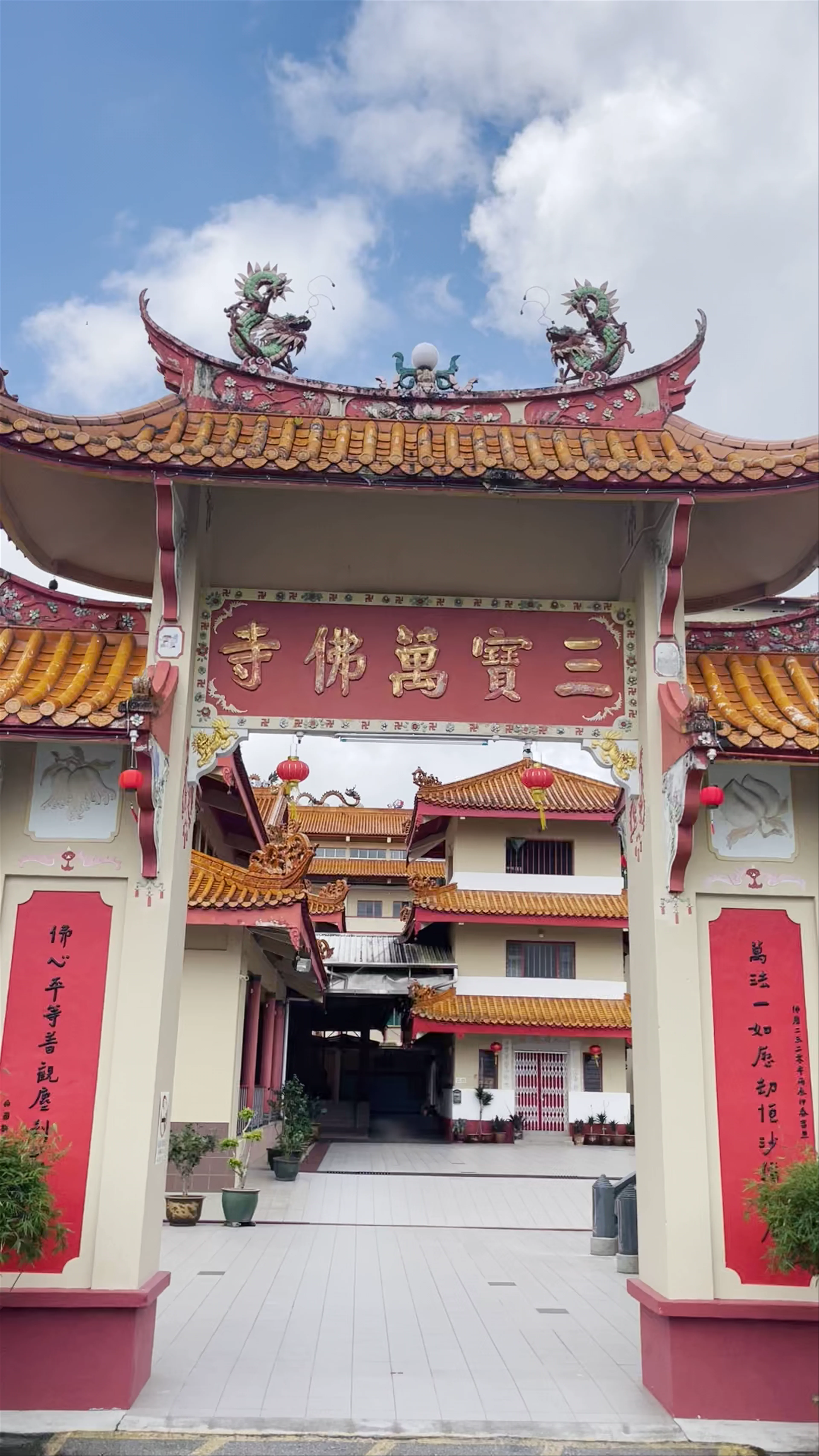 Sam Poh Temple