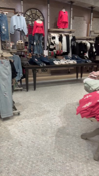 West County Center - Inside of the store - Shopping Centers Near Me - Des Peres, Missouri