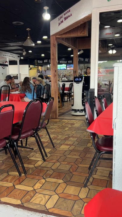 Cinco De Mayo Restaurant & Bar - Chips and salsa with a side a smiles! - Mexican Near Me - Athens, Texas