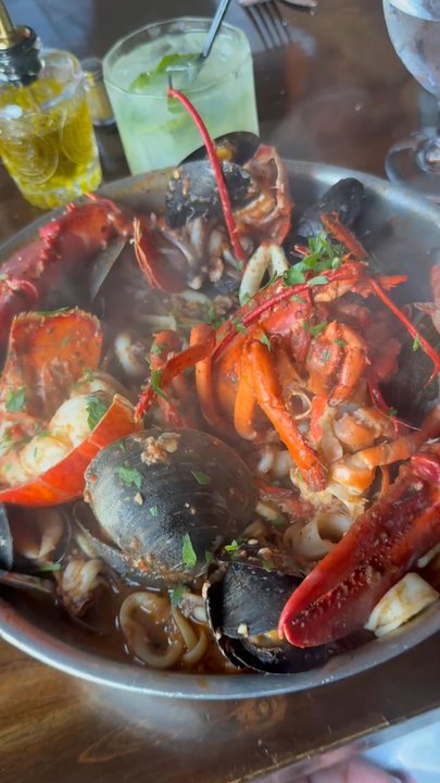 Hooked - Steaming Fra Diablo - Seafood Near Me - Newport, Rhode Island