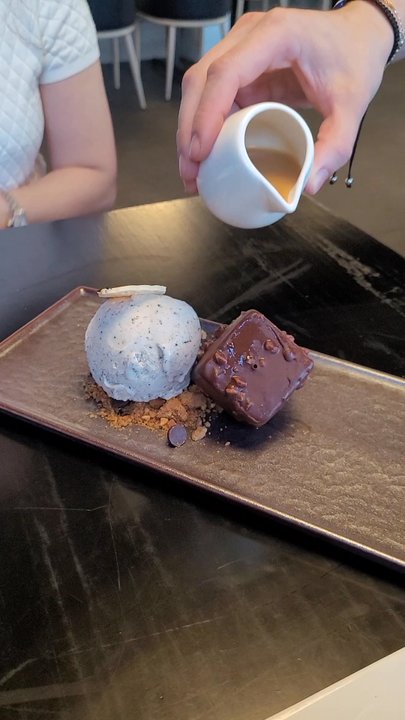 Oiza - The Malt Caramel pour... - Sushi Bars Near Me - Fresno, California
