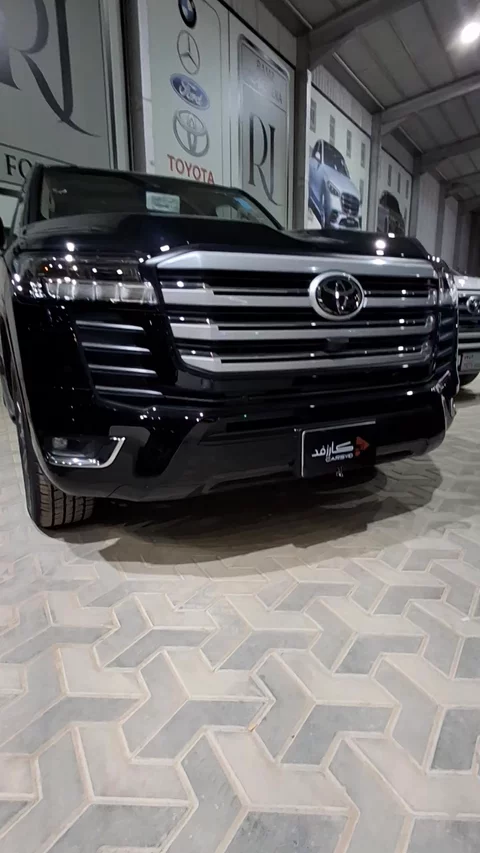 تويوتا لاندكروزر GX-R TWIN TURBO 2025