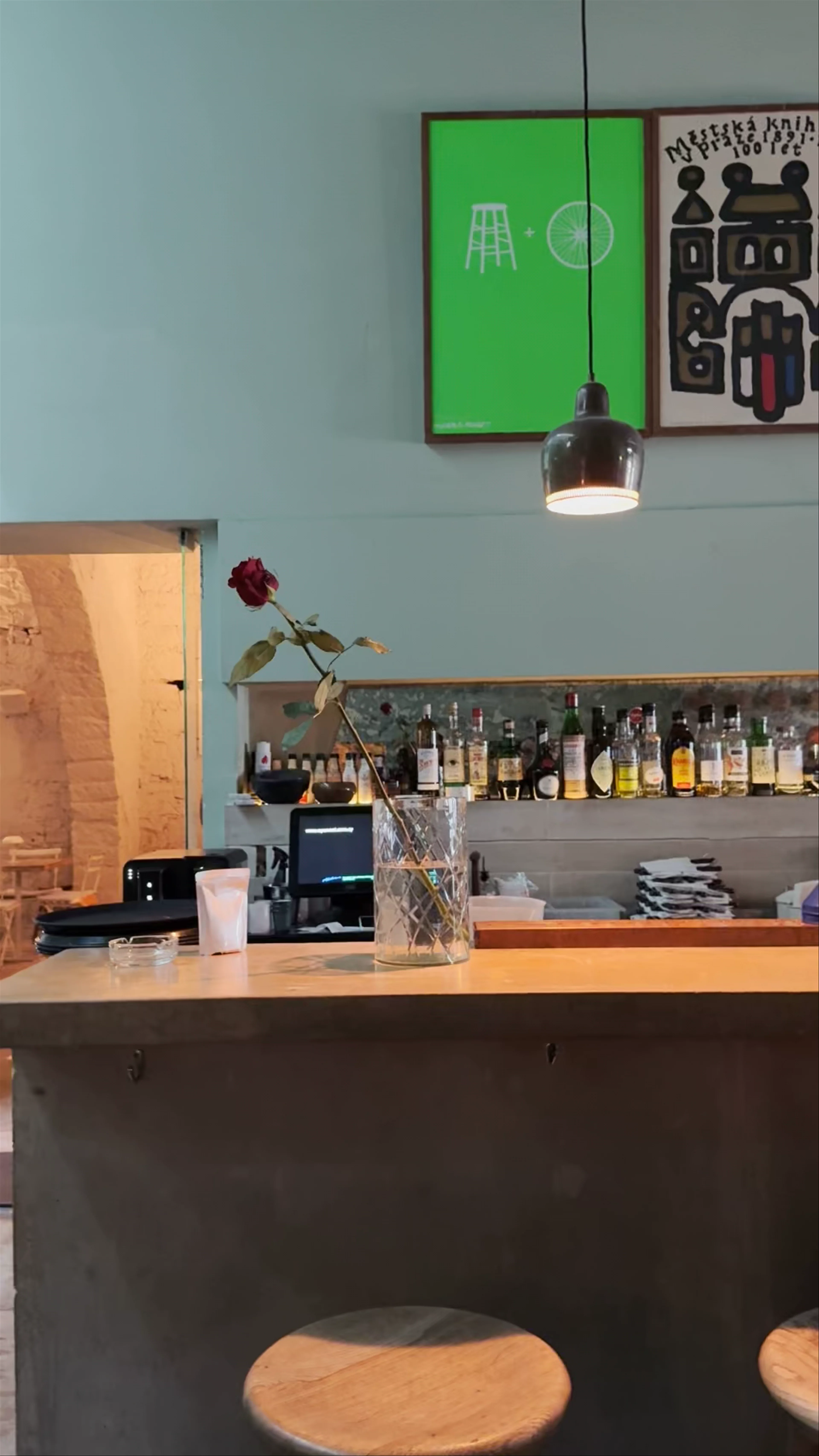 Library Bar, Themidos