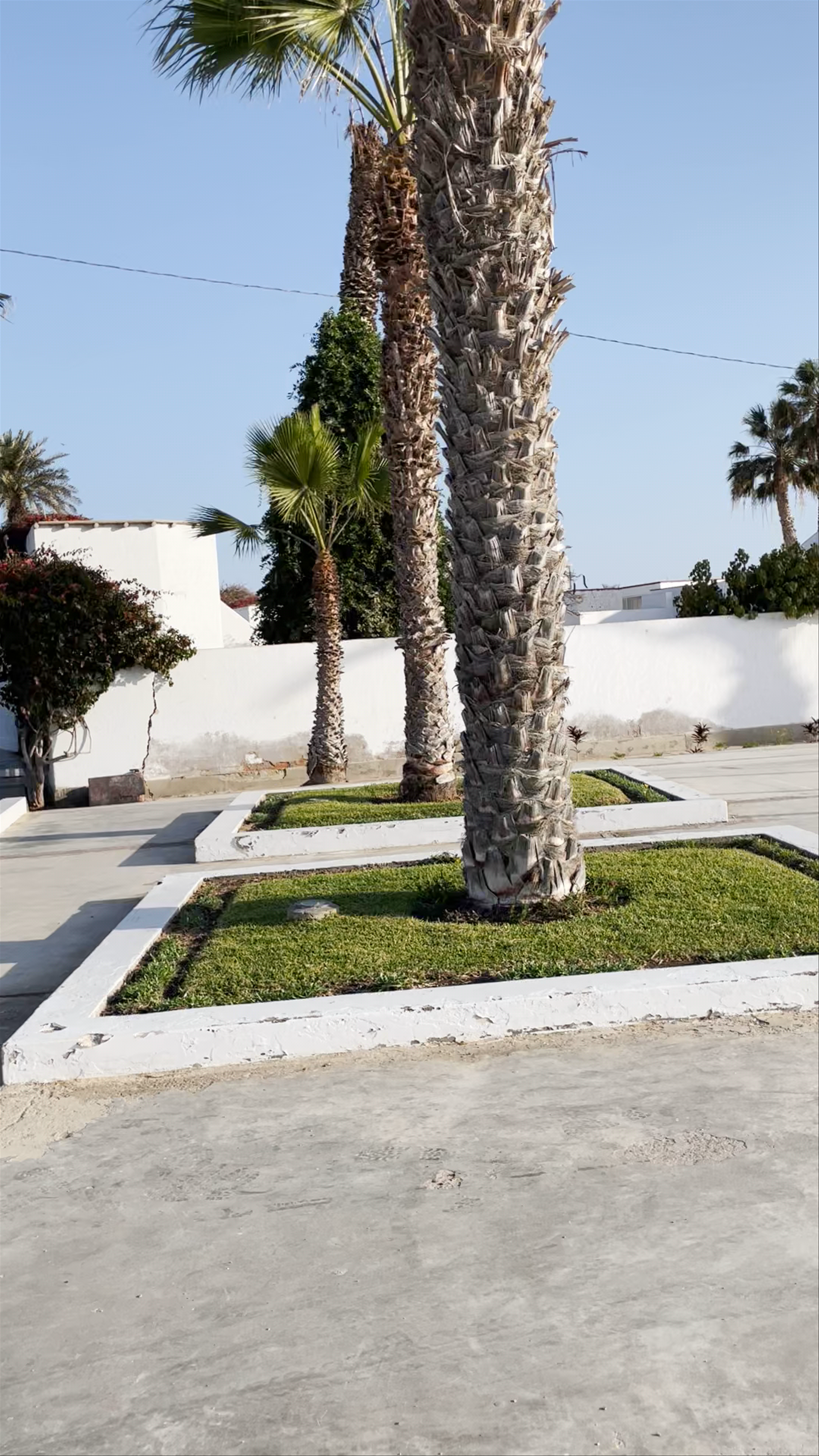 Plazuela del desembarco Don José de San Martín: Serene Coastal Park in Paracas, Peru