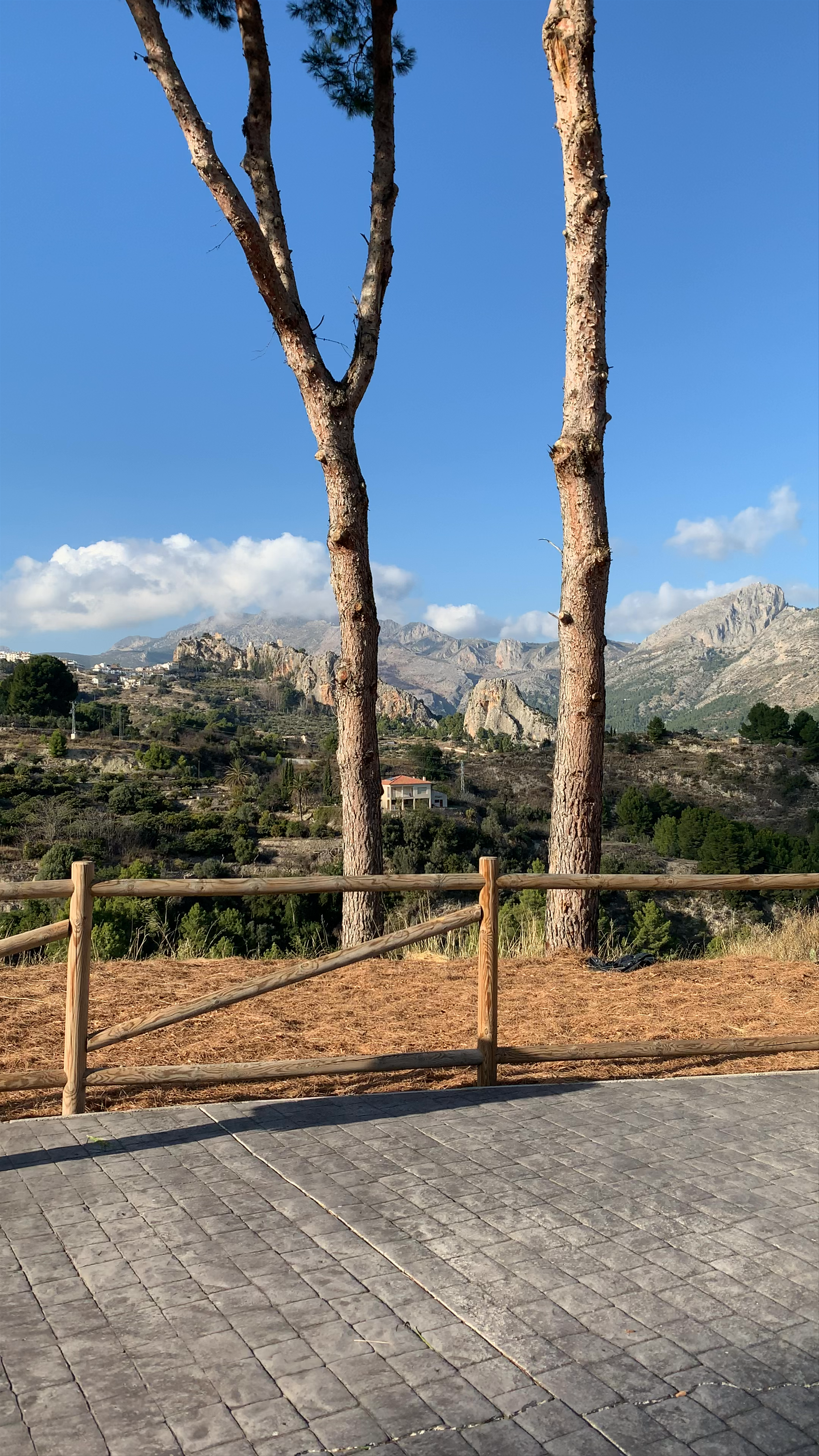 Mirador Del Castillo de Guadalest: Breathtaking Mountain Vistas in El Castell de Guadalest