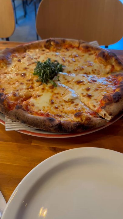 E Ke Pizza - Cheese pull - Pizza Near Me - Atlanta, Georgia