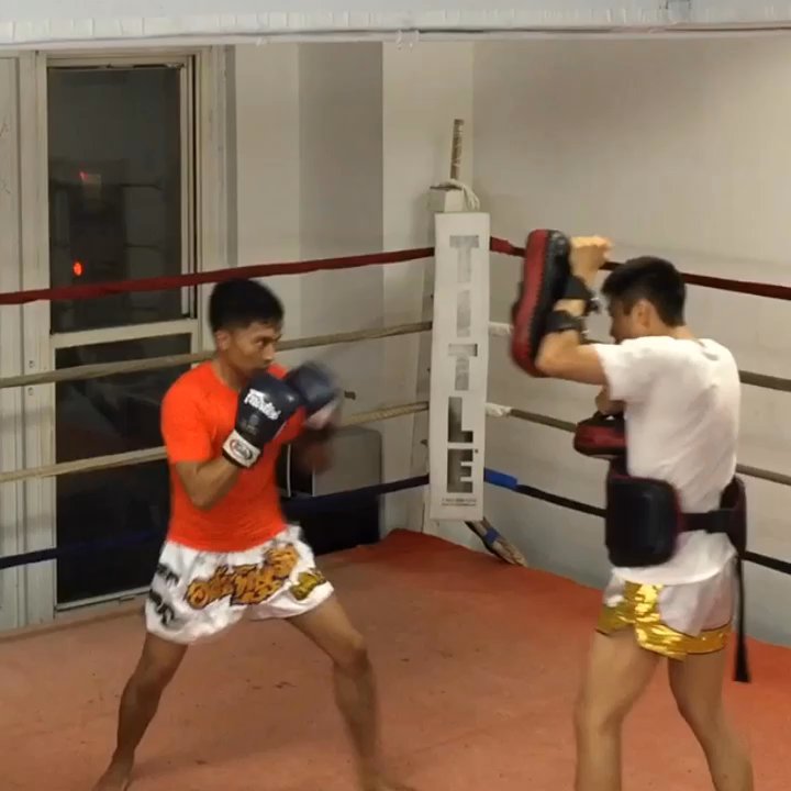 The Champion Experience - Hitting pads with Justin. - Boxing Near Me