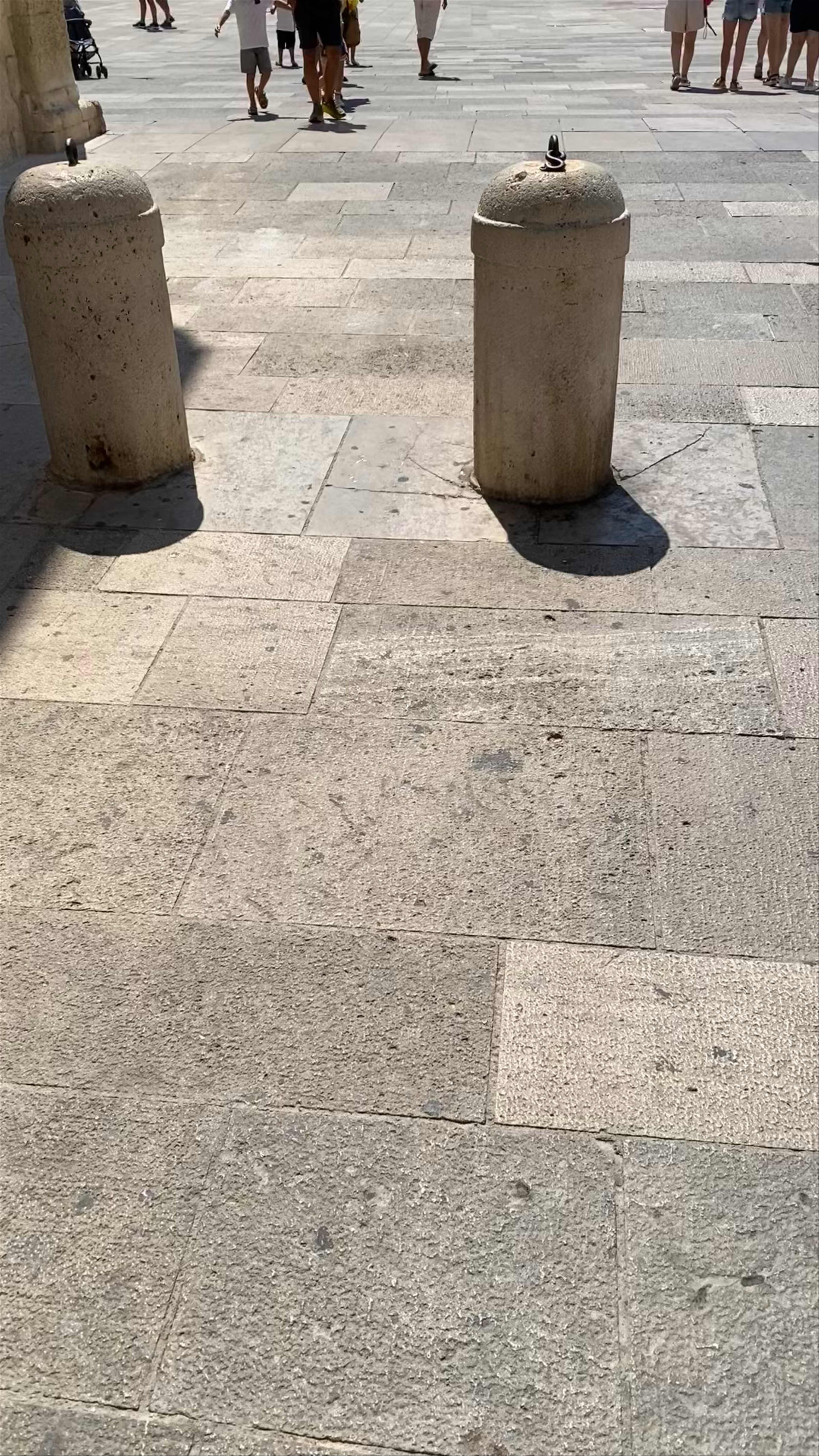 Piazza del Duomo: Sunlit Baroque Splendor in Lecce