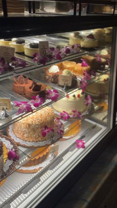 Urth Caffé-Pasadena - Cafes Near Me - Pasadena, California
