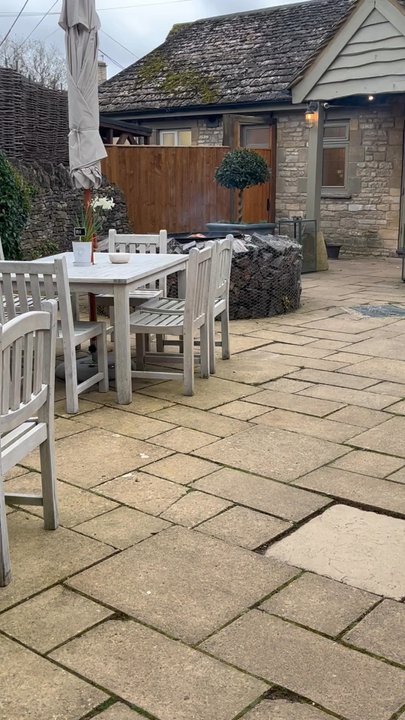 Three Horseshoes - The Three Horseshoes - Pubs Near Me - Wallingford, OXF