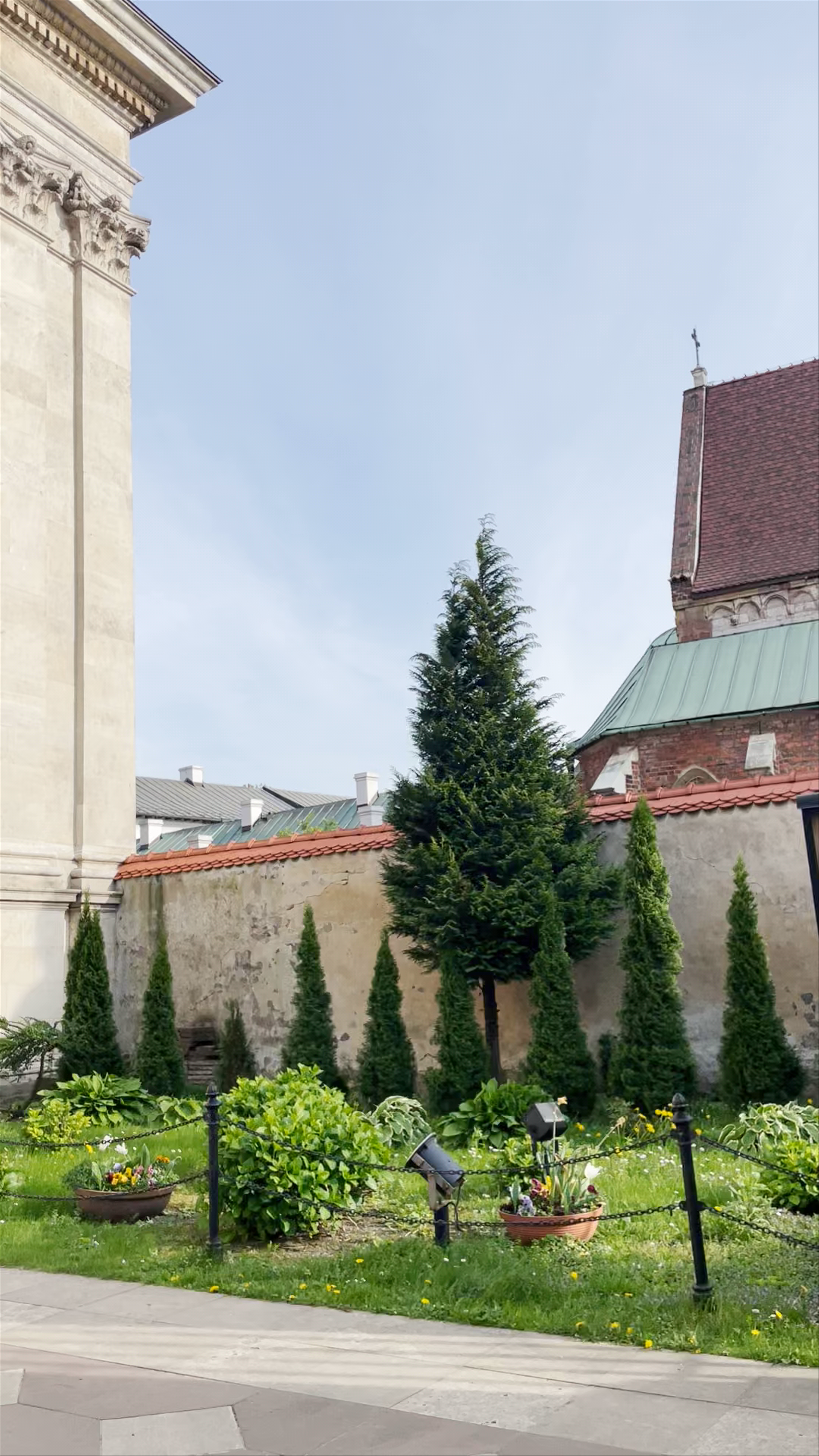 Iglesia de San Pedro y San Pablo: Baroque Splendor in Kraków