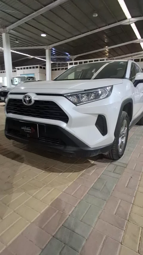 تويوتا راف فور LE 2023