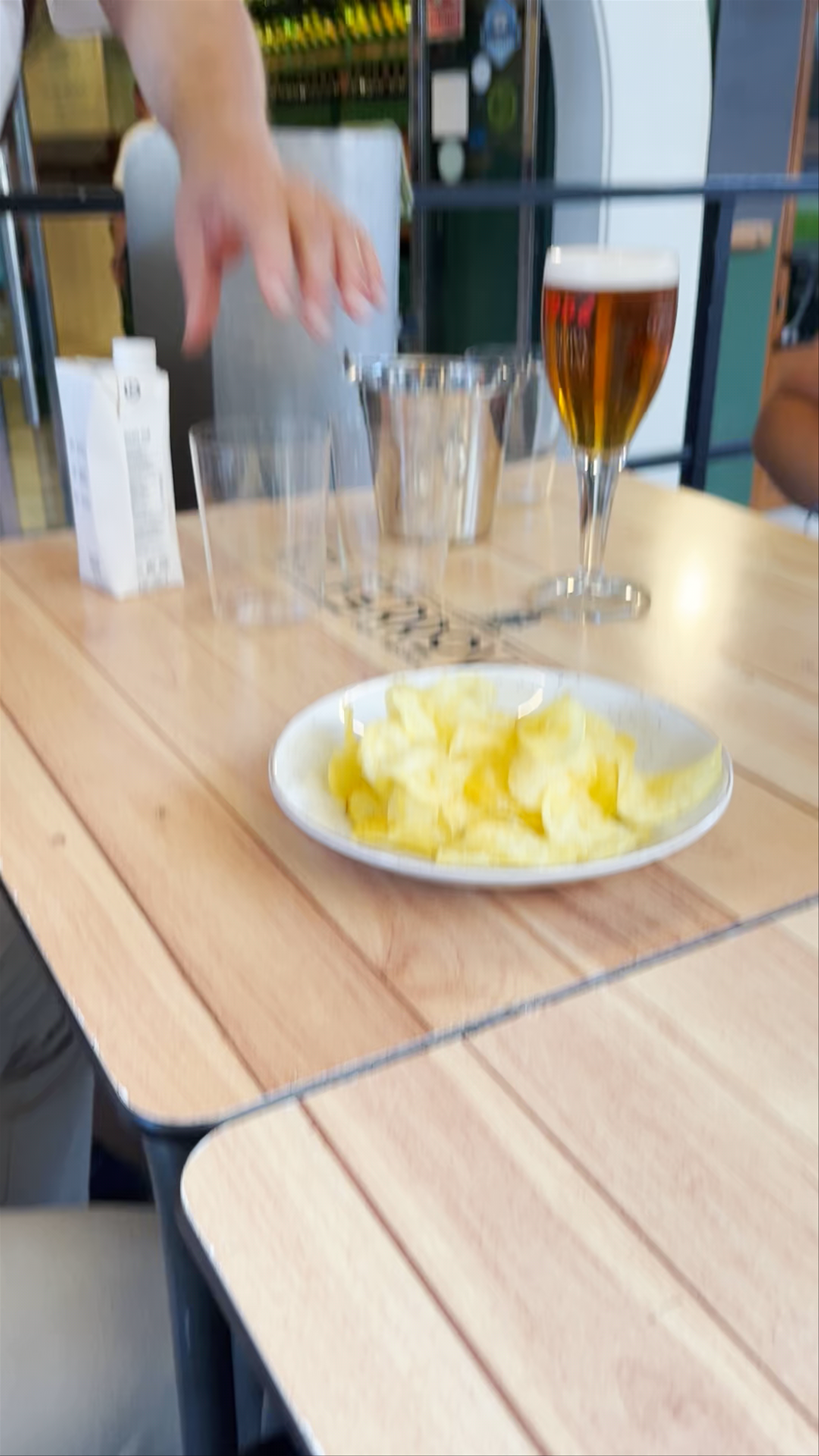 Sidrería El Ferroviario: Authentic Cider Pouring Experience in Oviedo