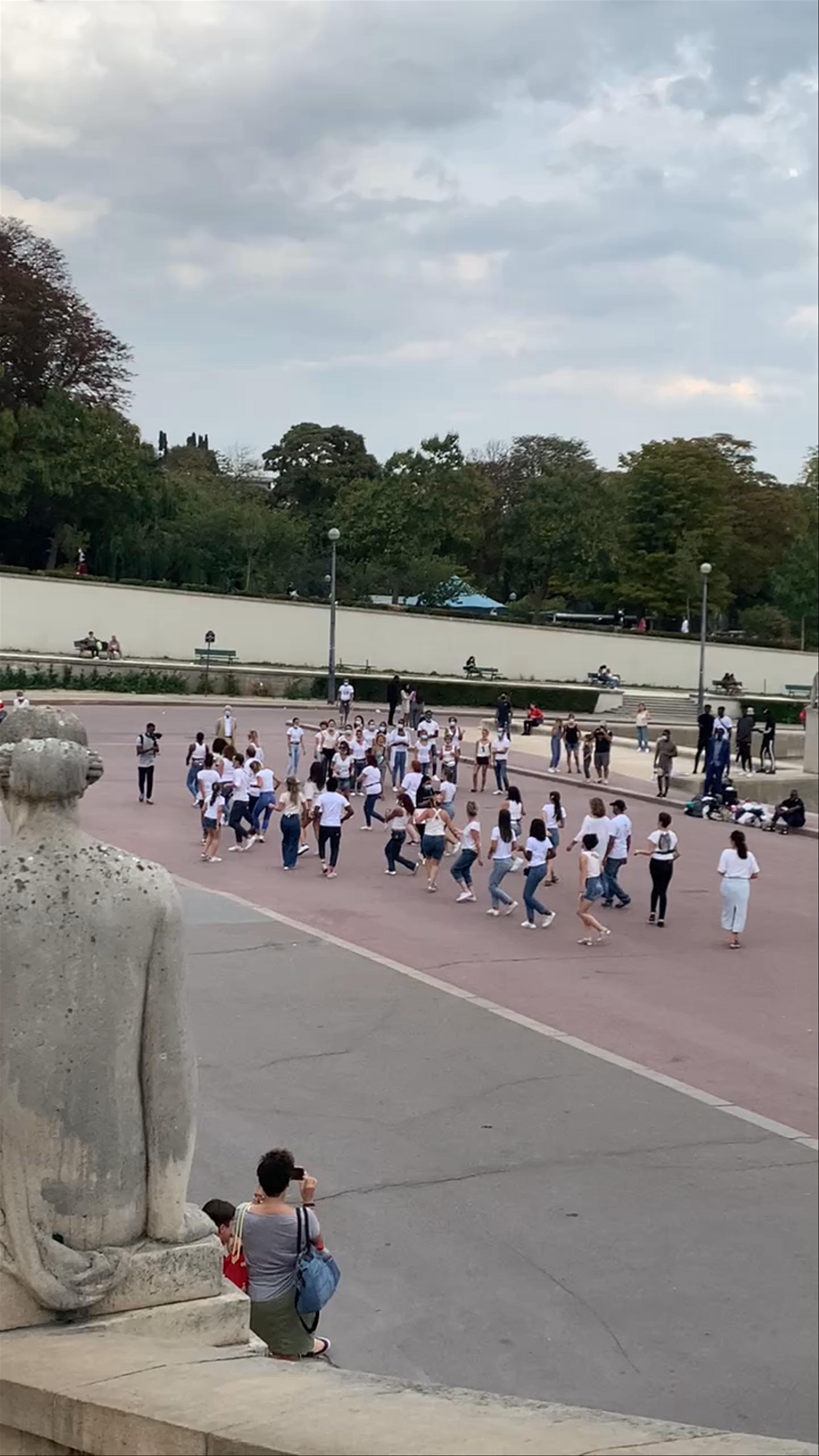 Trocadéro Gardens Dance Gathering with Eiffel Tower Views | Paris Cultural Pulse