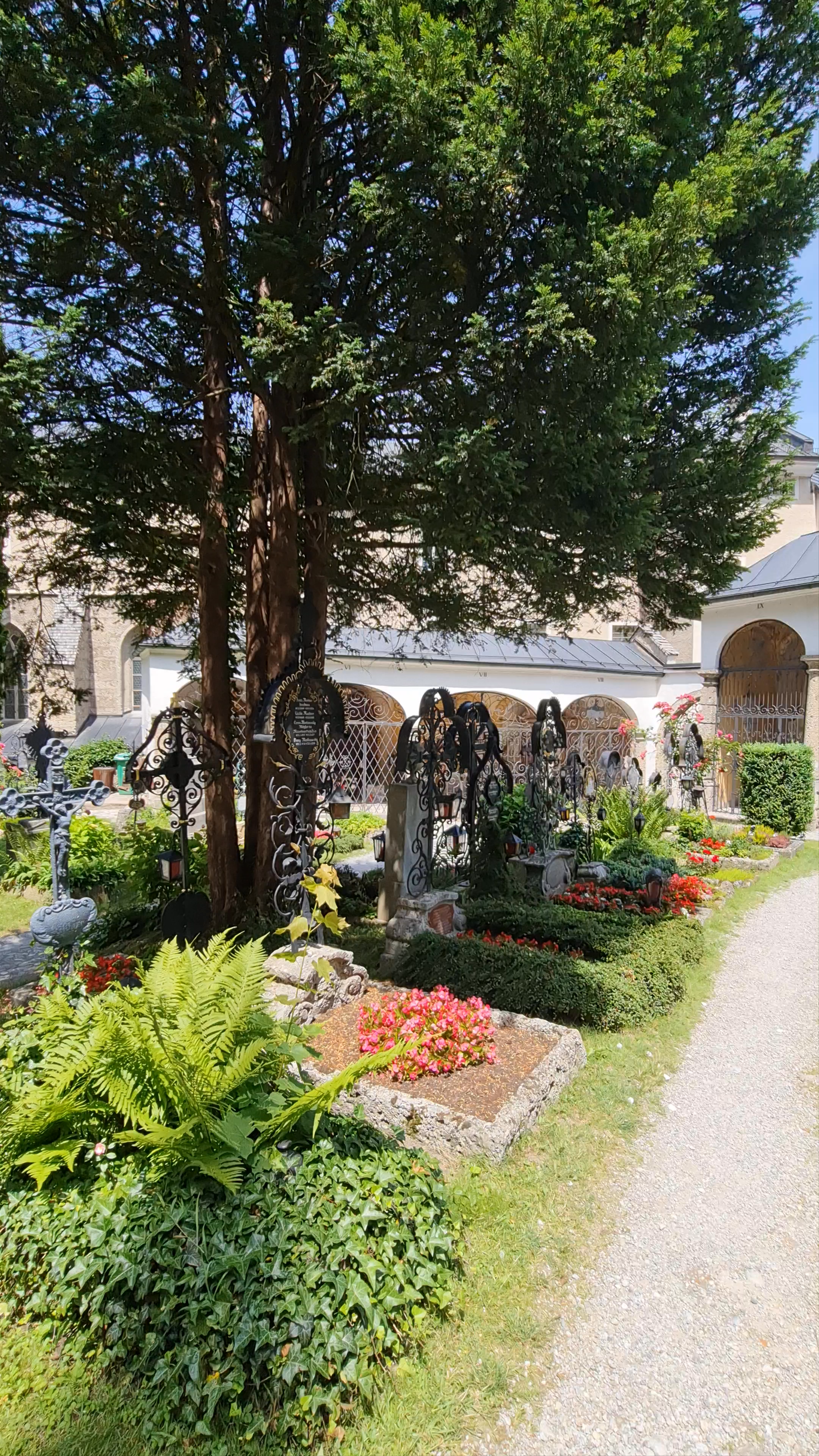 Friedhof St. Peter: Serene Historic Cemetery in Salzburg