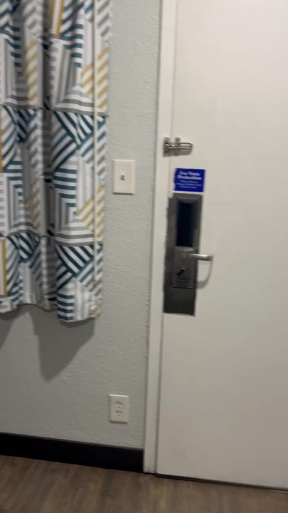 Motel 6 - This is the room 222 nice remodeled design but no refrigerator, & no microwave. I've stayed in Hotels all my life. I'm a traveler - Hotels Near Me - Lancaster, California