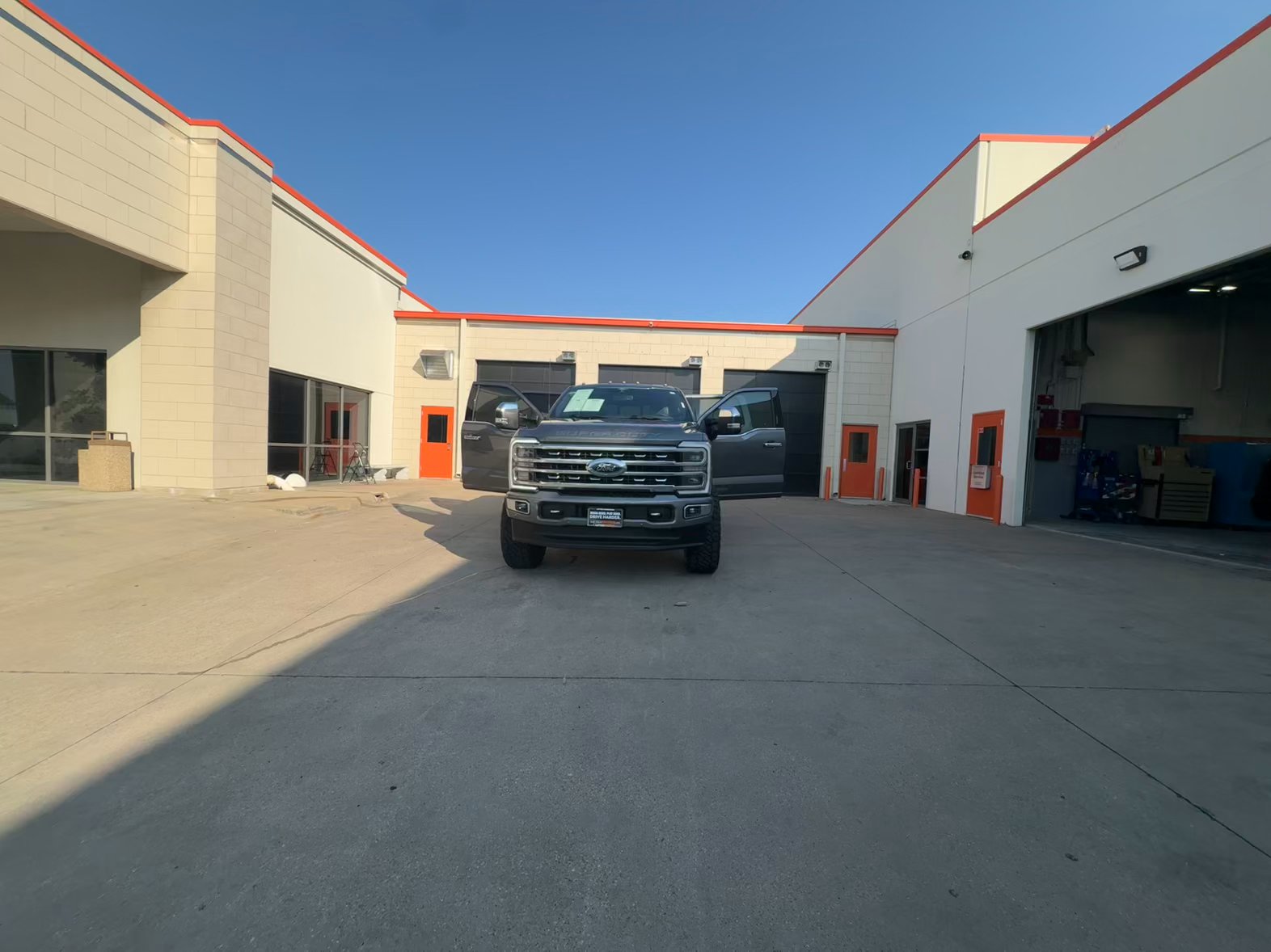 Lifted Trucks - #TX10952 - 2024 Ford F-250 Super Duty Platinum Crew Cab