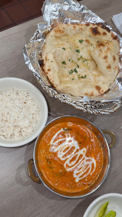 Tandoori Express - Chicken tikki masala w rice and garlic naan - Pakistani Near Me - Honolulu, Hawaii