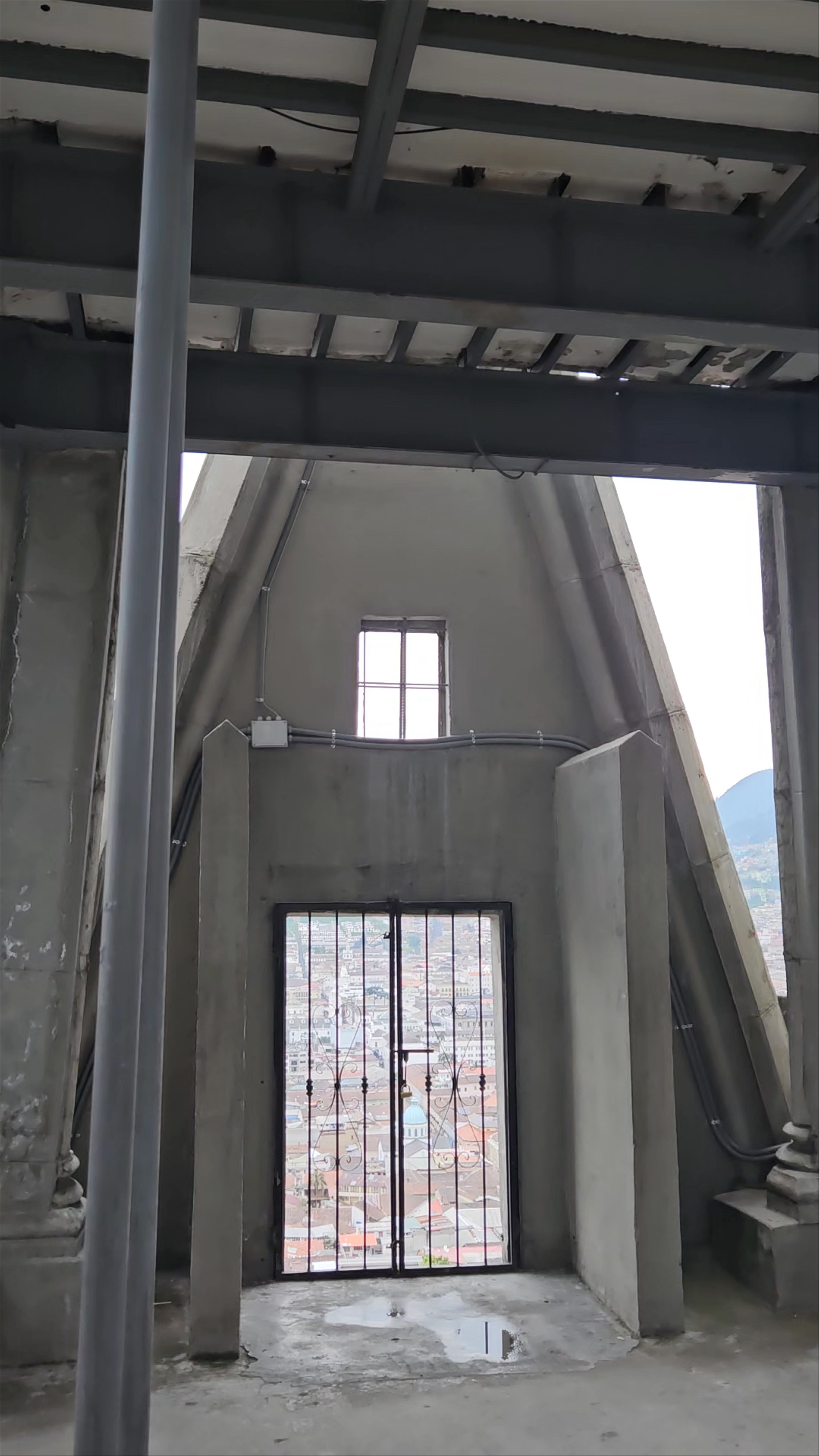 Torre 1 de Basílica del Voto Nacional