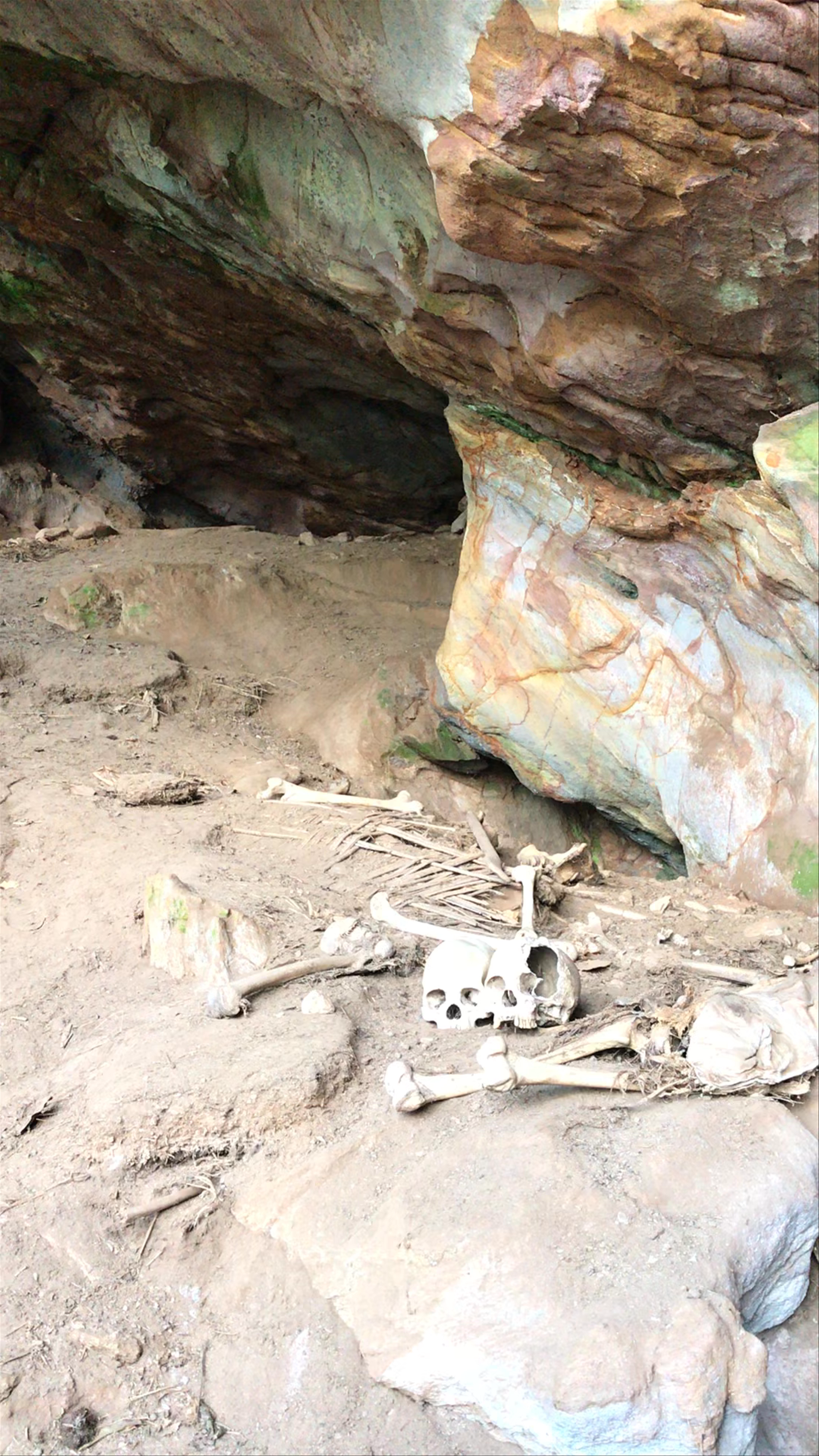 Lake Mutanda tour to cave
