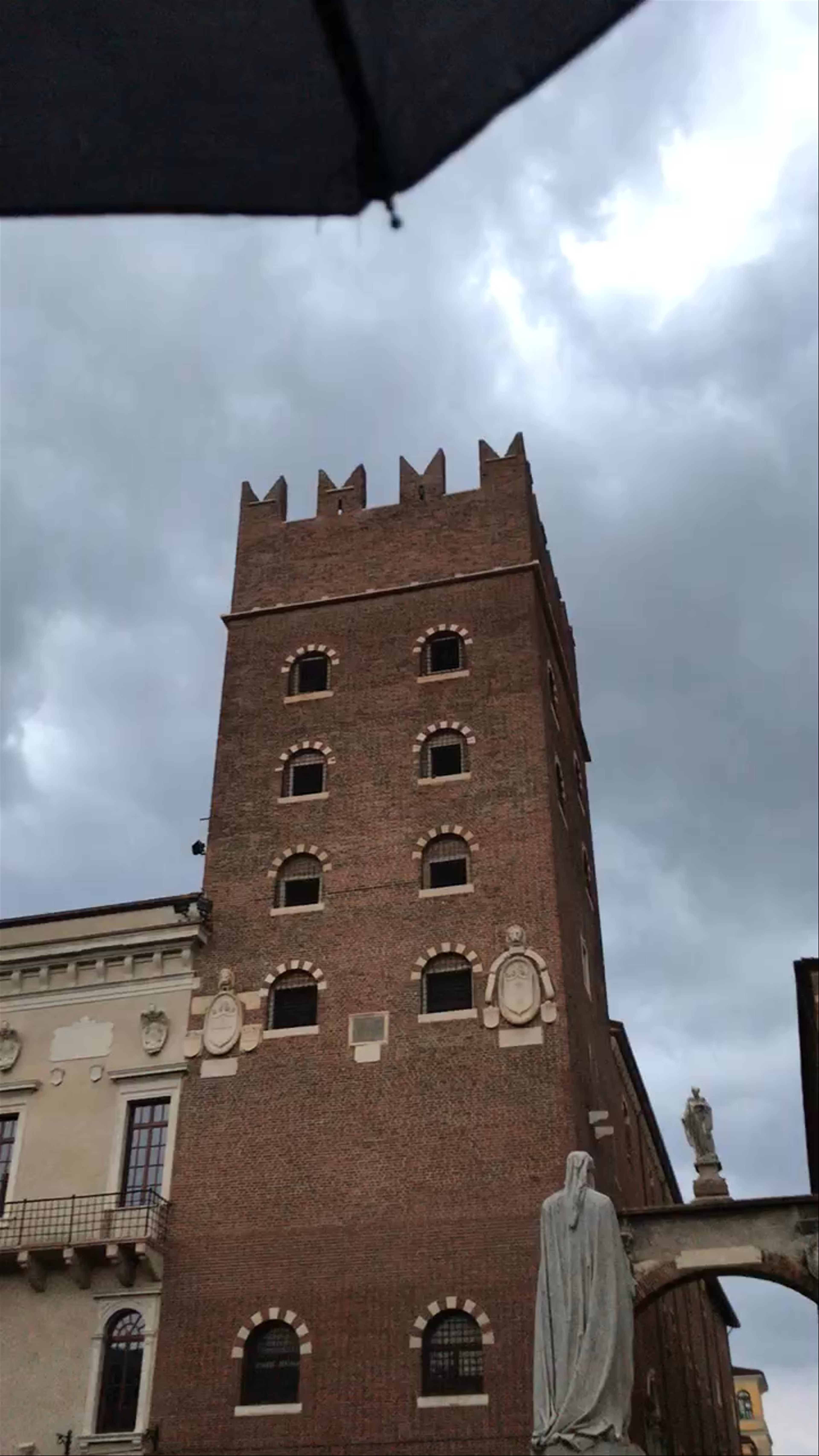 Piazza dei Signori: Medieval Grandeur in Verona