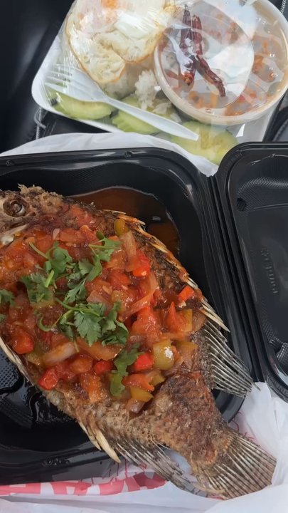Asian Cafe - Deep-fried fish and Laab - Thai Near Me - Sacramento, California