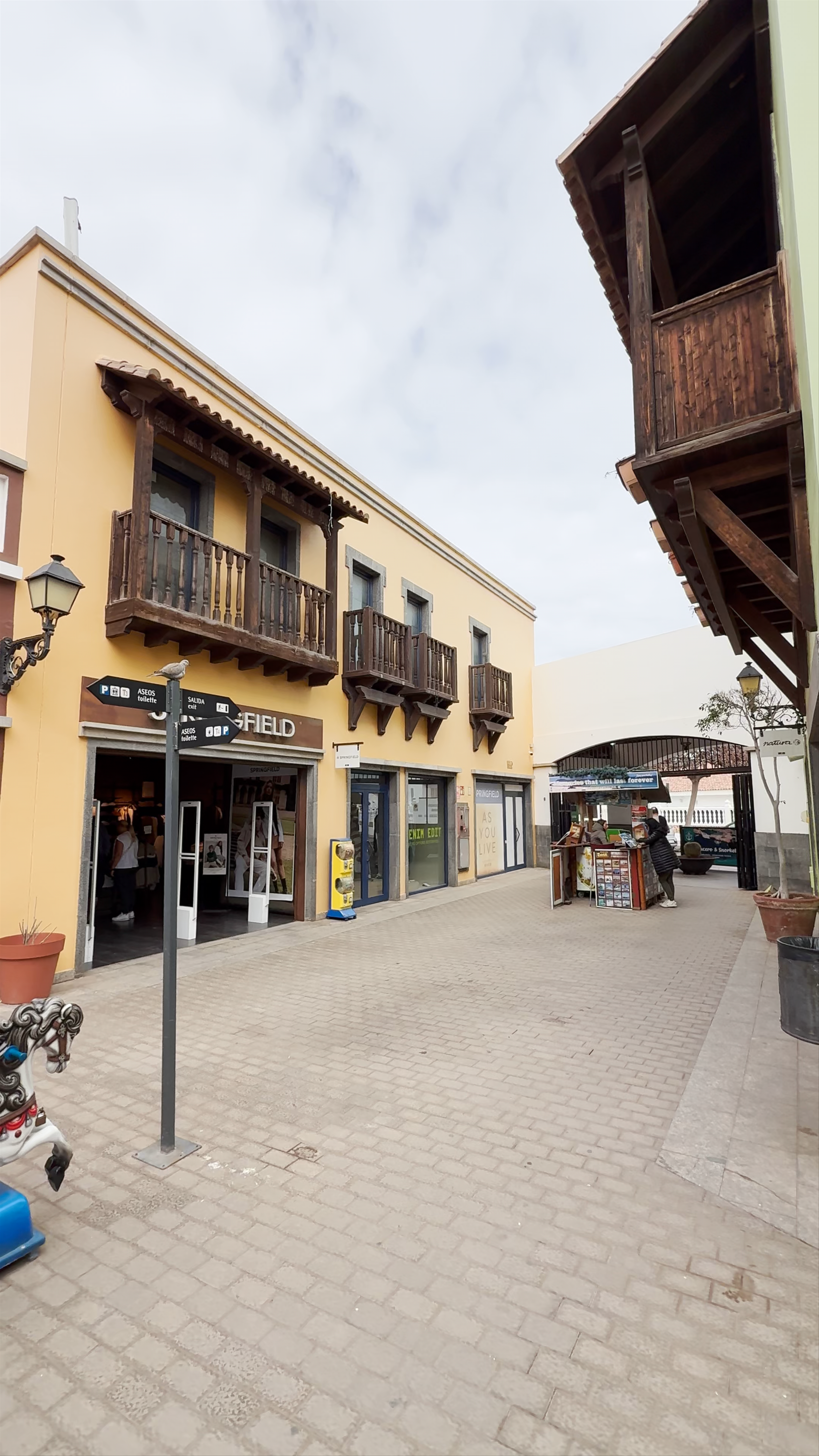 Villa Comercial El Campanario