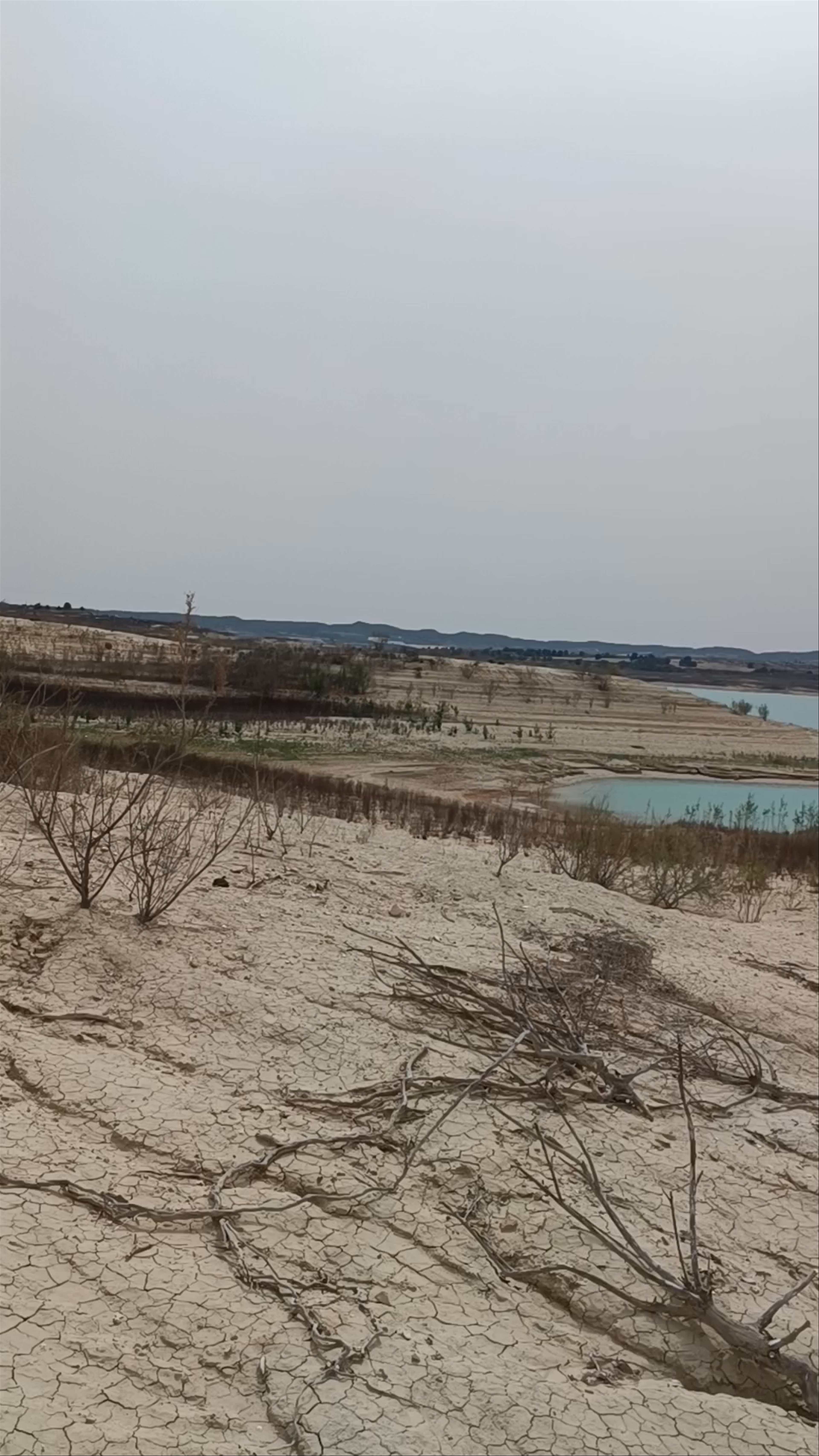 Embalse de la Pedrera: Stark Beauty of Orihuela's Dry Reservoir
