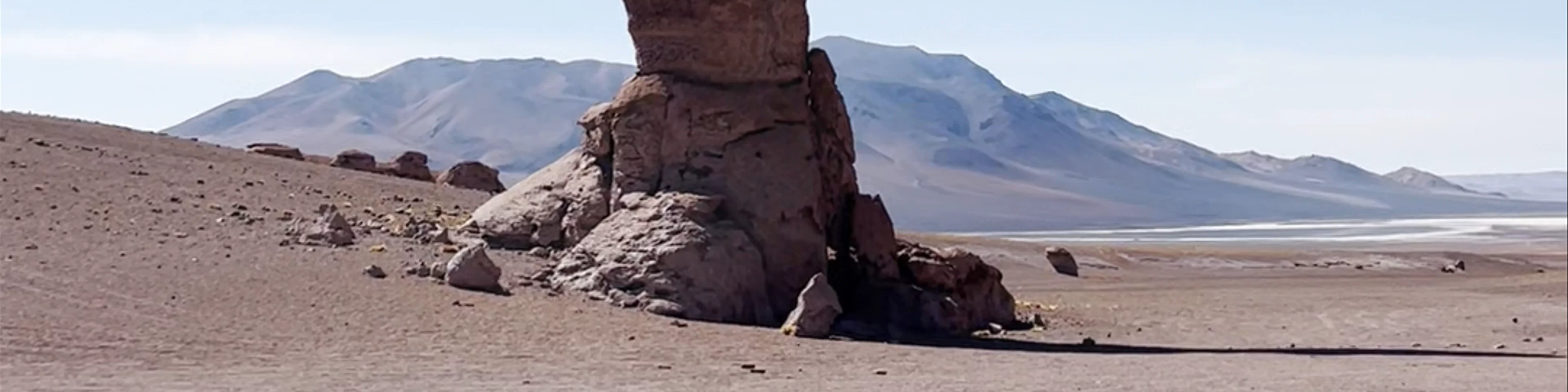 Monjes de La Pacana - Camino a Salar de Tara