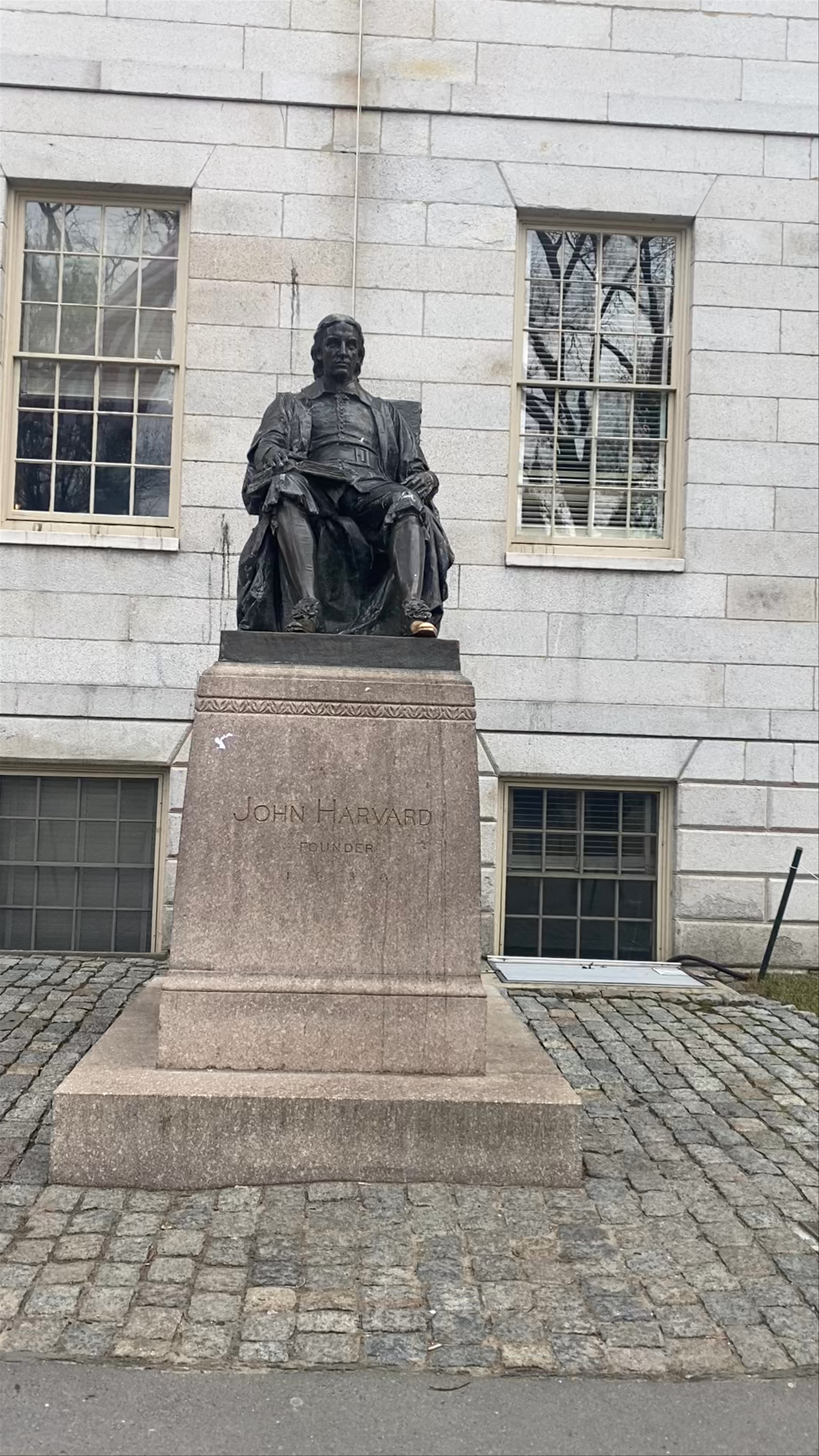John Harvard Statue: Historic Icon in Cambridge, Massachusetts