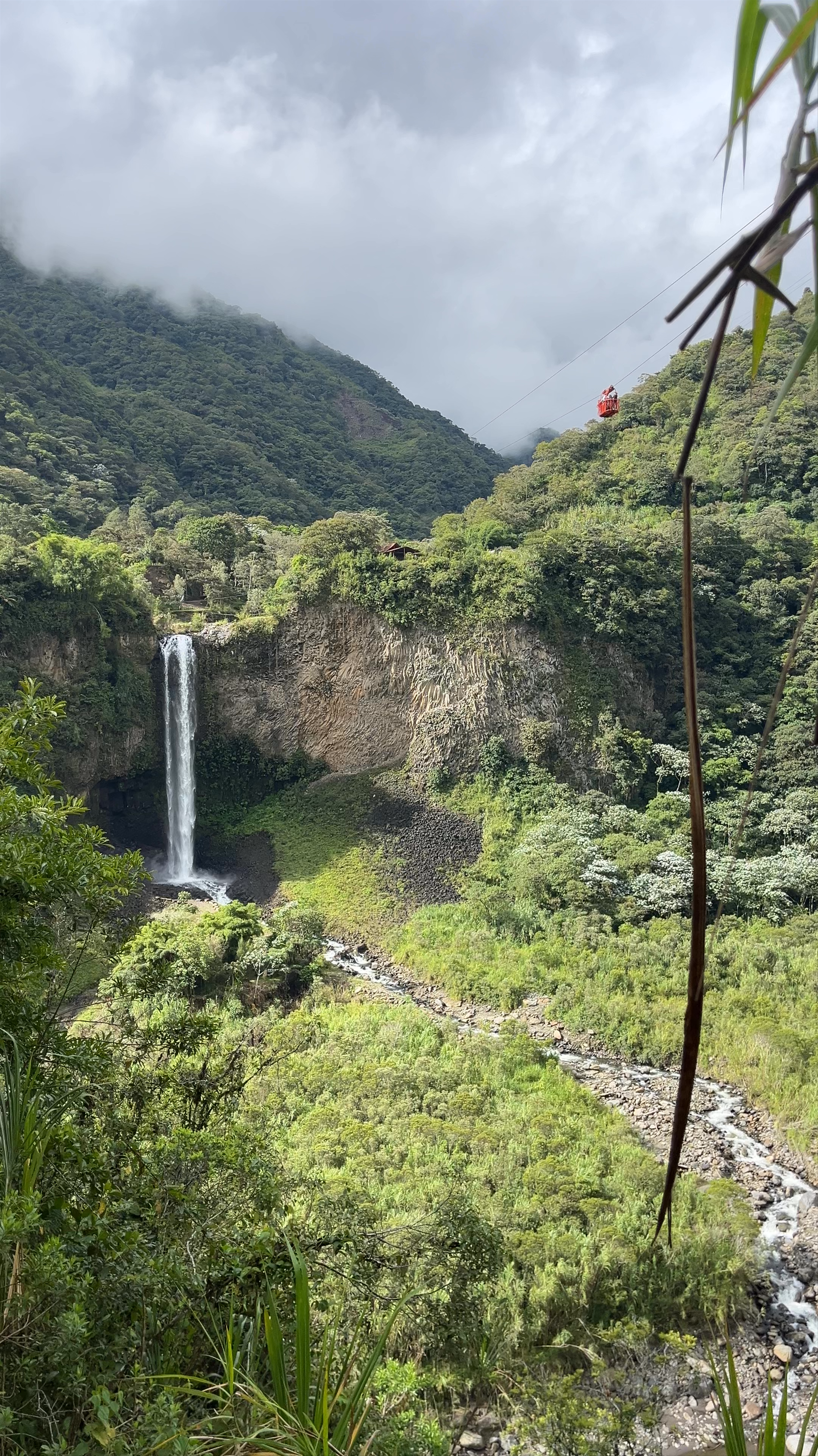 Cascada Manto de la Novia: Majestic Waterfall Escape in Agoyán, Ecuador