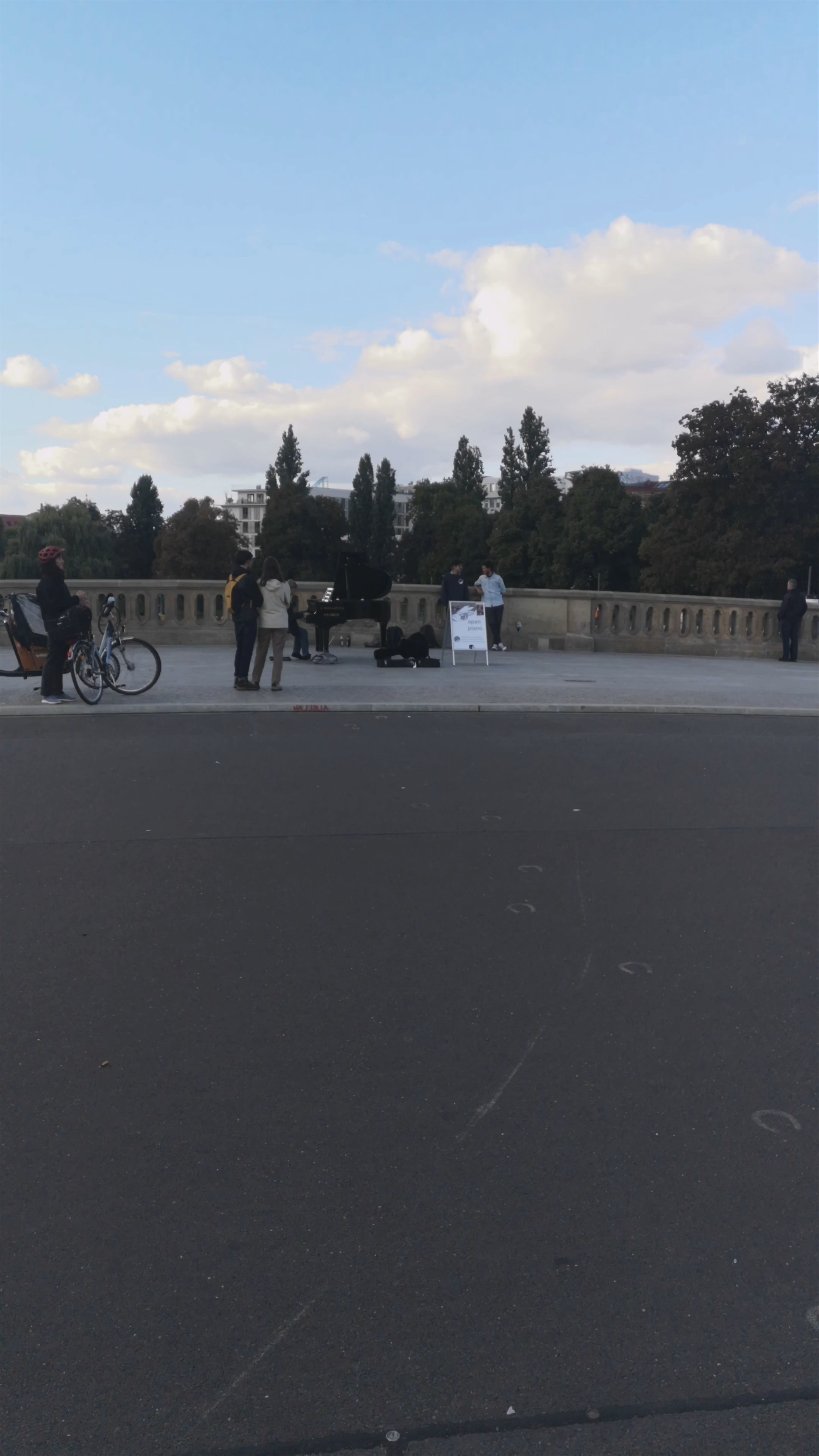 Berlin's Friedrichsbrücke: A Serene Urban Escape with Live Piano