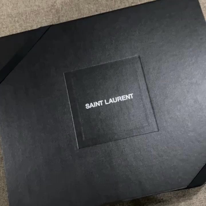 Saint Laurent - Medium envelope bag - Leather Goods Near Me - Orlando, Florida