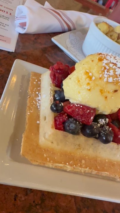 Si Bon - Belgian Near Me - Rancho Mirage, California