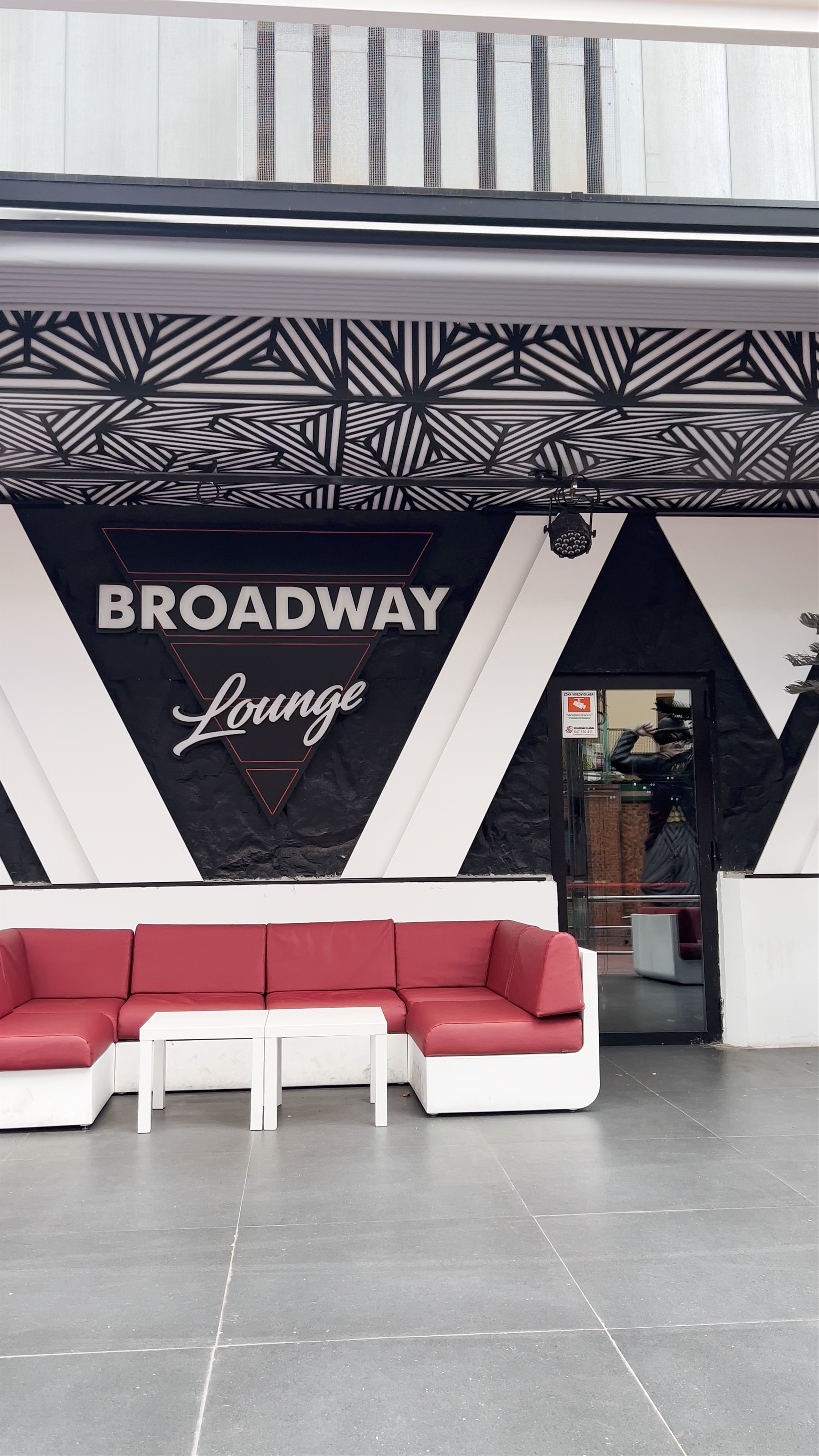 Broadway Lounge: Vibrant Nightlife in Benidorm, Spain