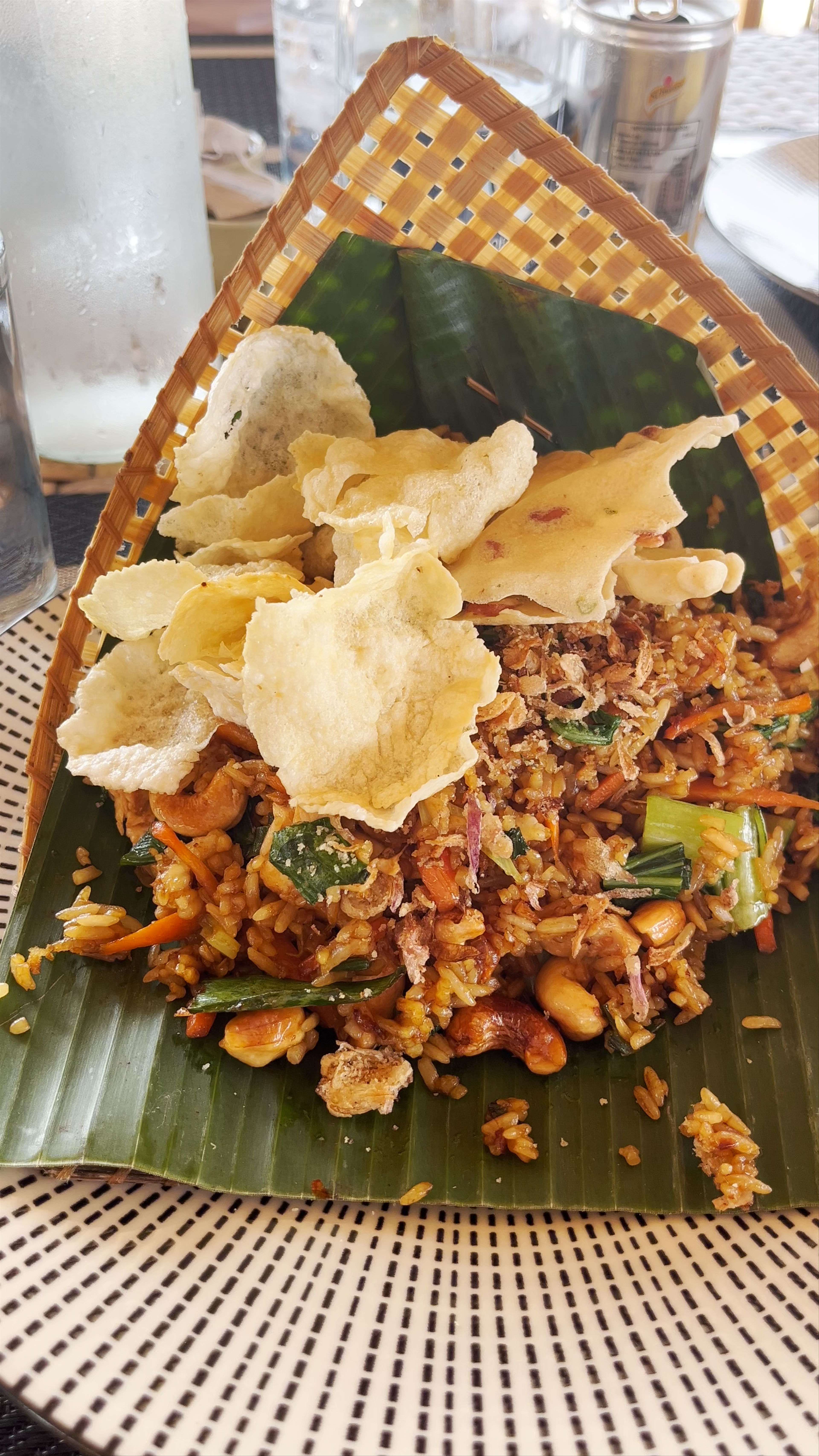 Pearl Beach Lounge: A Tropical Dining Escape on Gili Indah