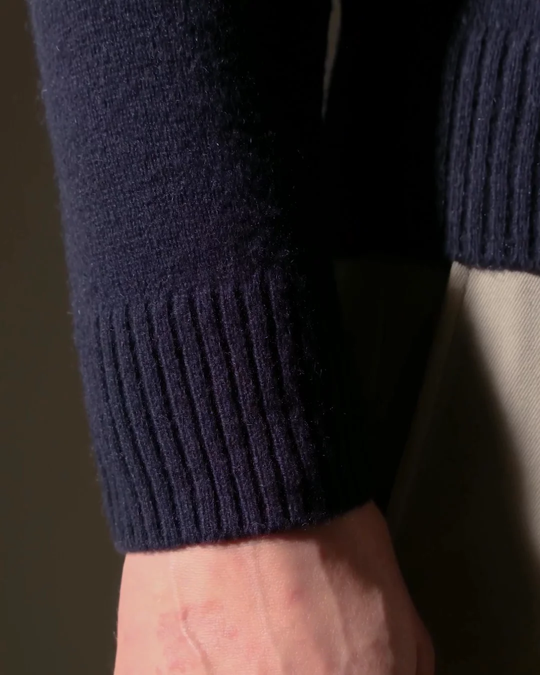 Soft Featherweight Cashmere V Neck in Navy | James Perse Los Angeles
