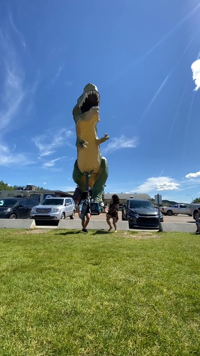 World's Largest Dinosaur - Local Flavor Near Me - Drumheller, Alberta
