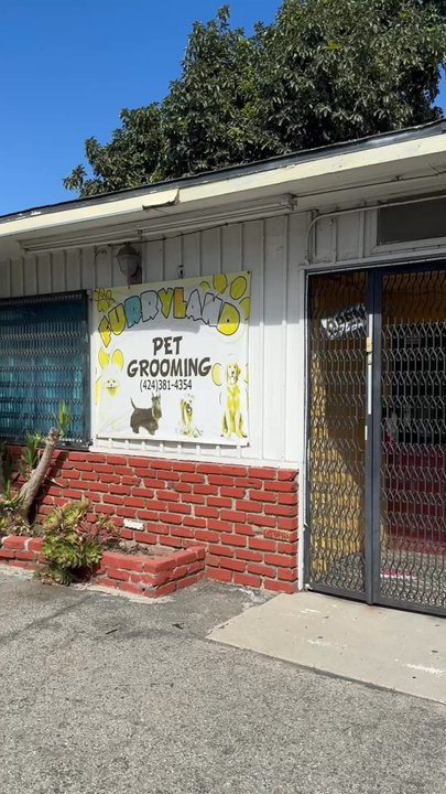 Furryland - clean entrance of business - Pet Groomers Near Me - Paramount, California