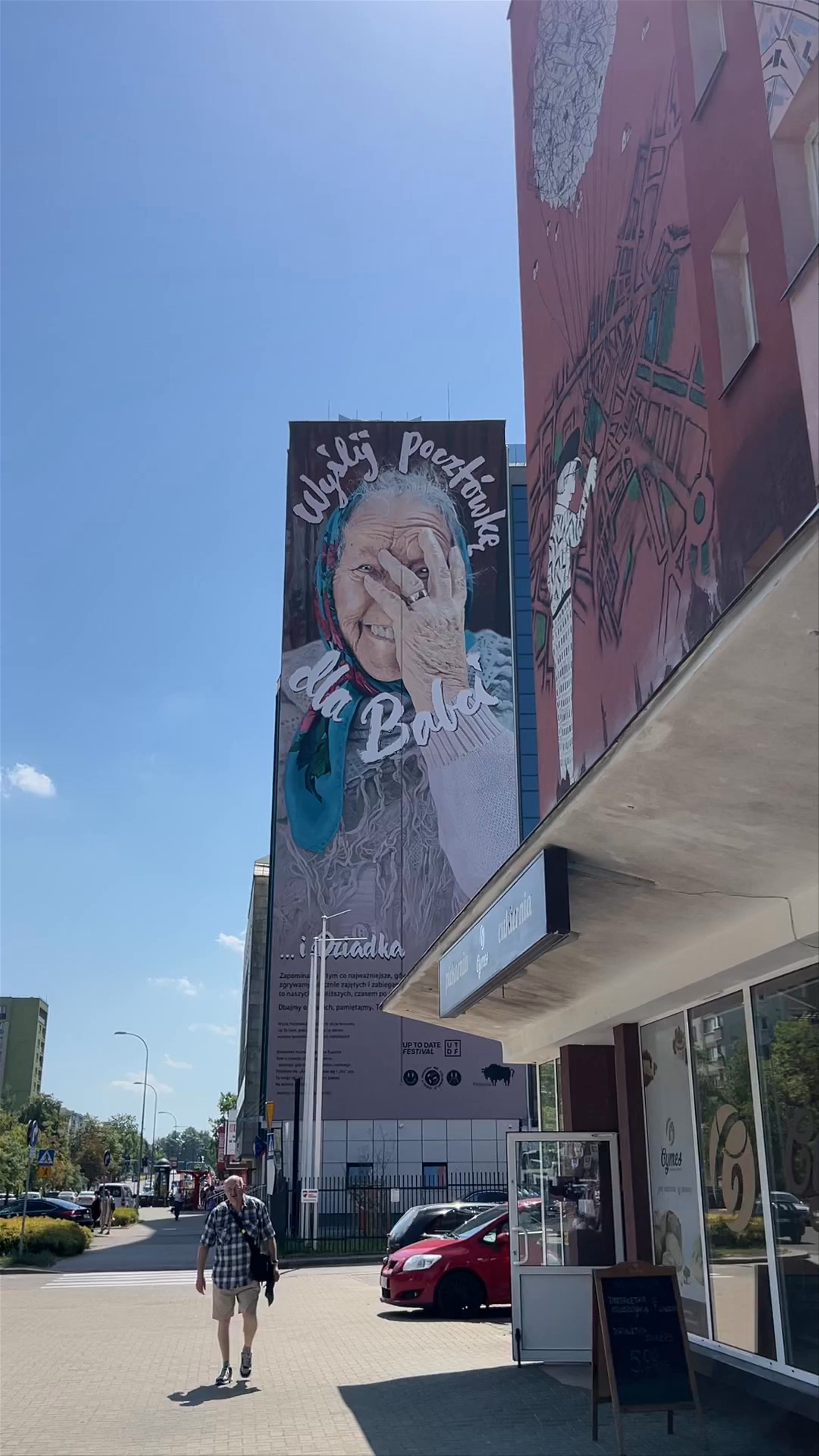 Mural "Wyślij pocztówkę do Babci i dziadka"