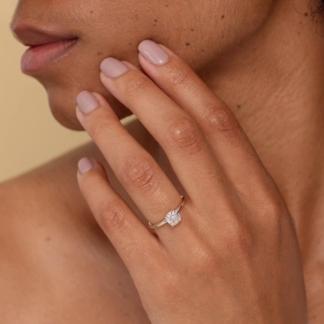 The Signature | Cushion | 18k | Yellow Gold | bandAccent: Plain | bandWidth: standard | hiddenHalo: no | diamondOrientation: vertical | caratWeight: other