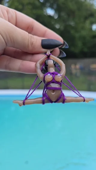 Preview pic of Glass shibari goddess