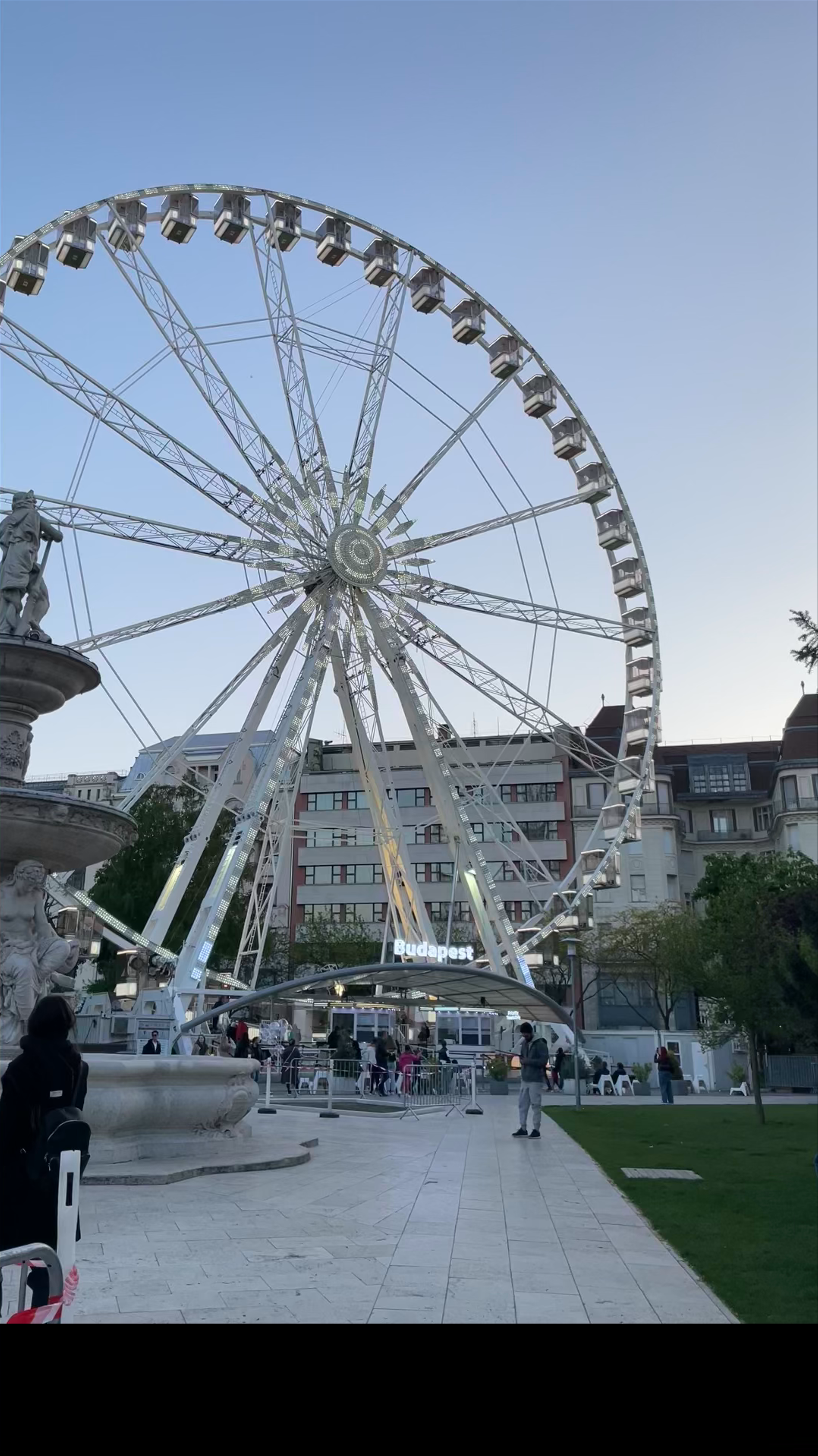 Budapest Eye at Erzsébet tér: Iconic Cityscape Spinner Experience