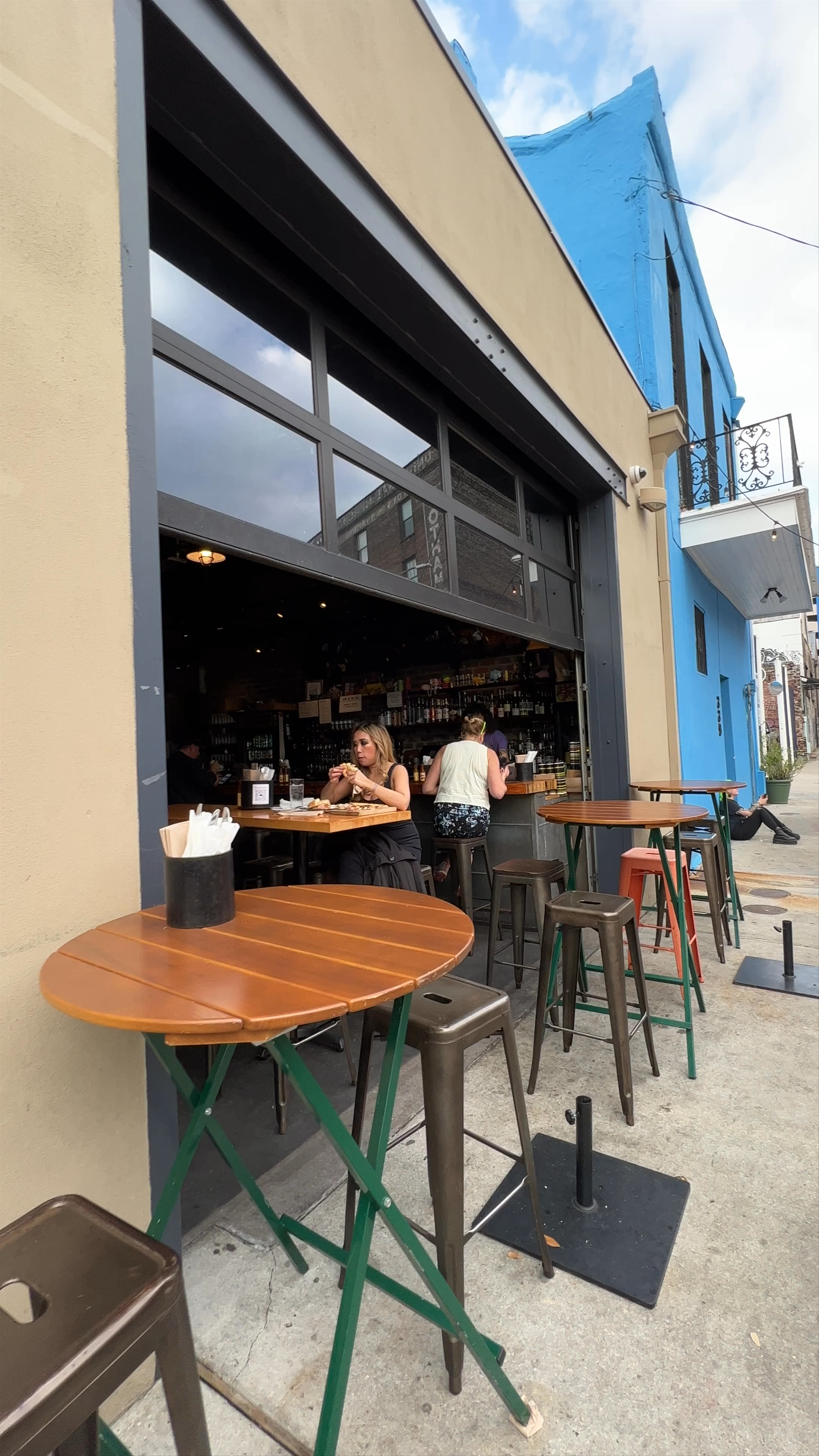 Cochon Butcher: Rustic Outdoor Dining Experience in New Orleans